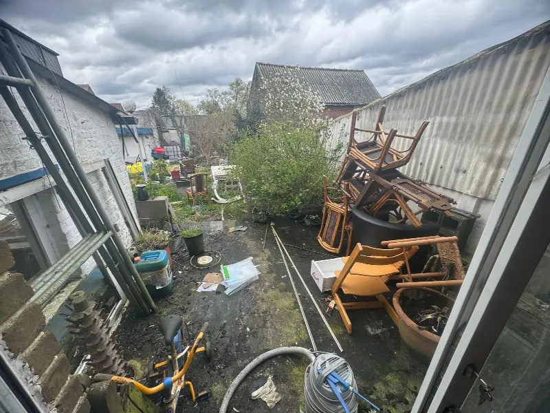 Débarras extérieur — chantier dans la région de Maasmechelen