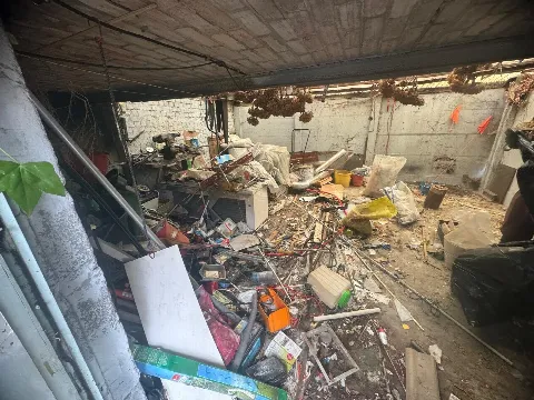 Débarras extérieur — chantier dans la région de Huy
