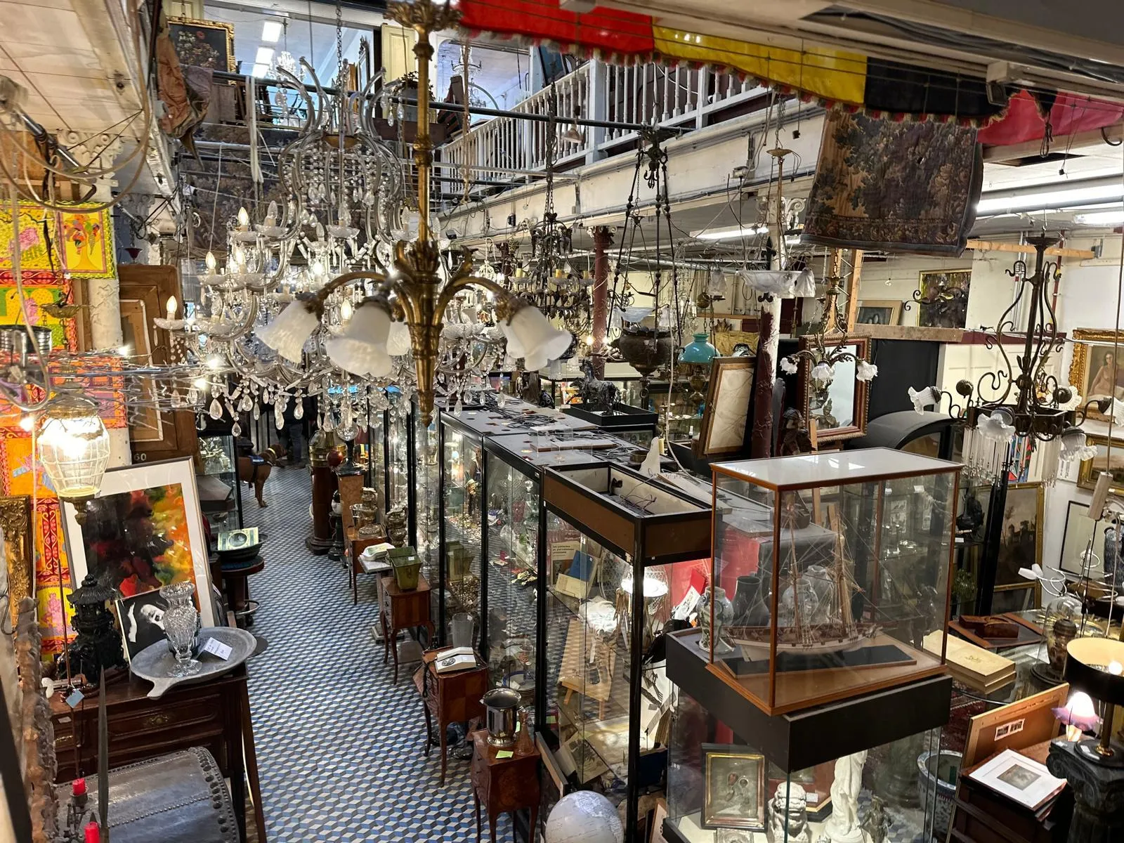 Vide grenier — chantier dans la région de Beringen