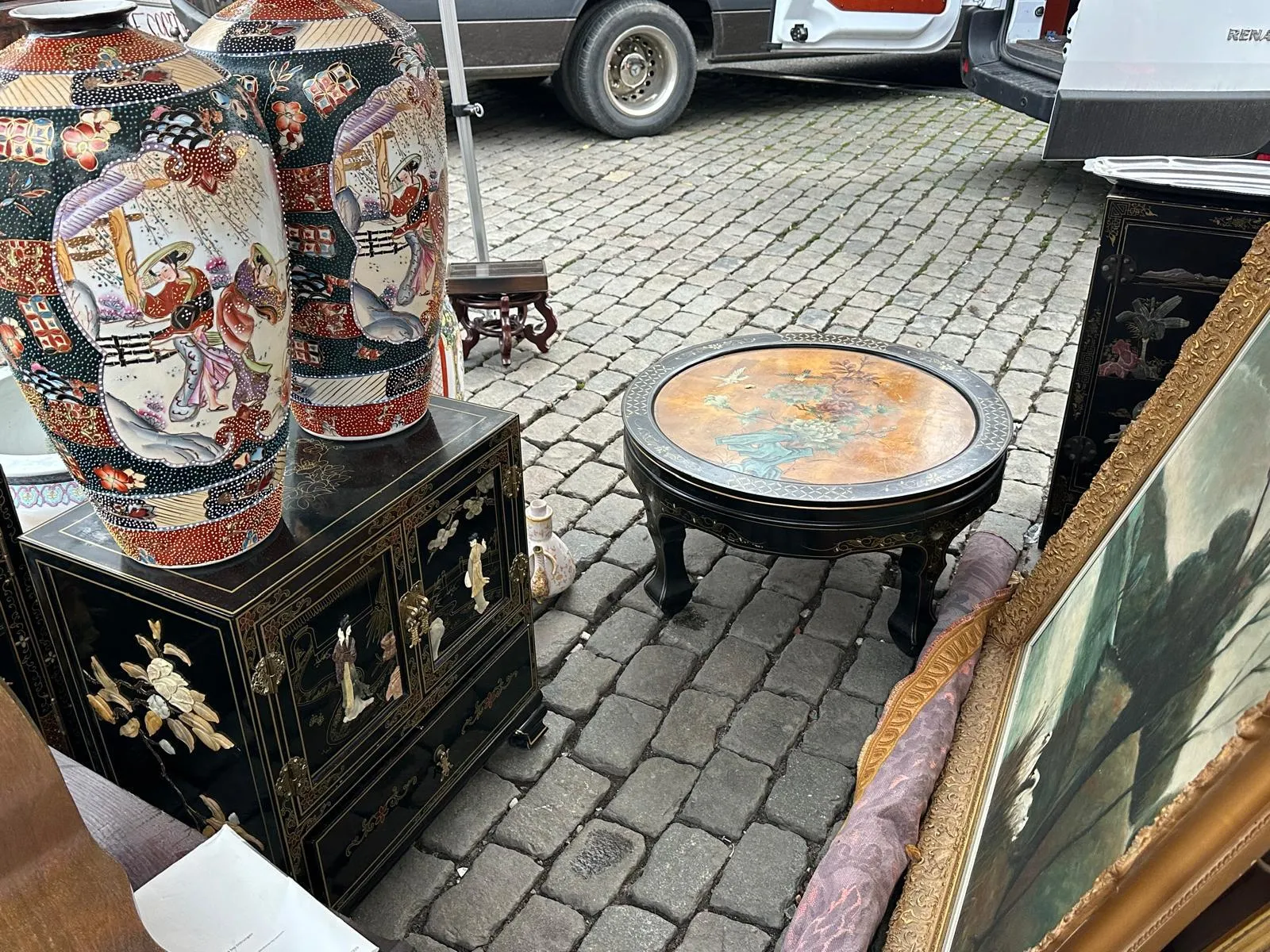 Vide grenier — chantier dans la région de Spa
