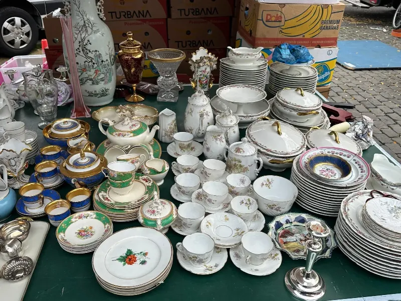 Vide grenier — chantier dans la région de Héron