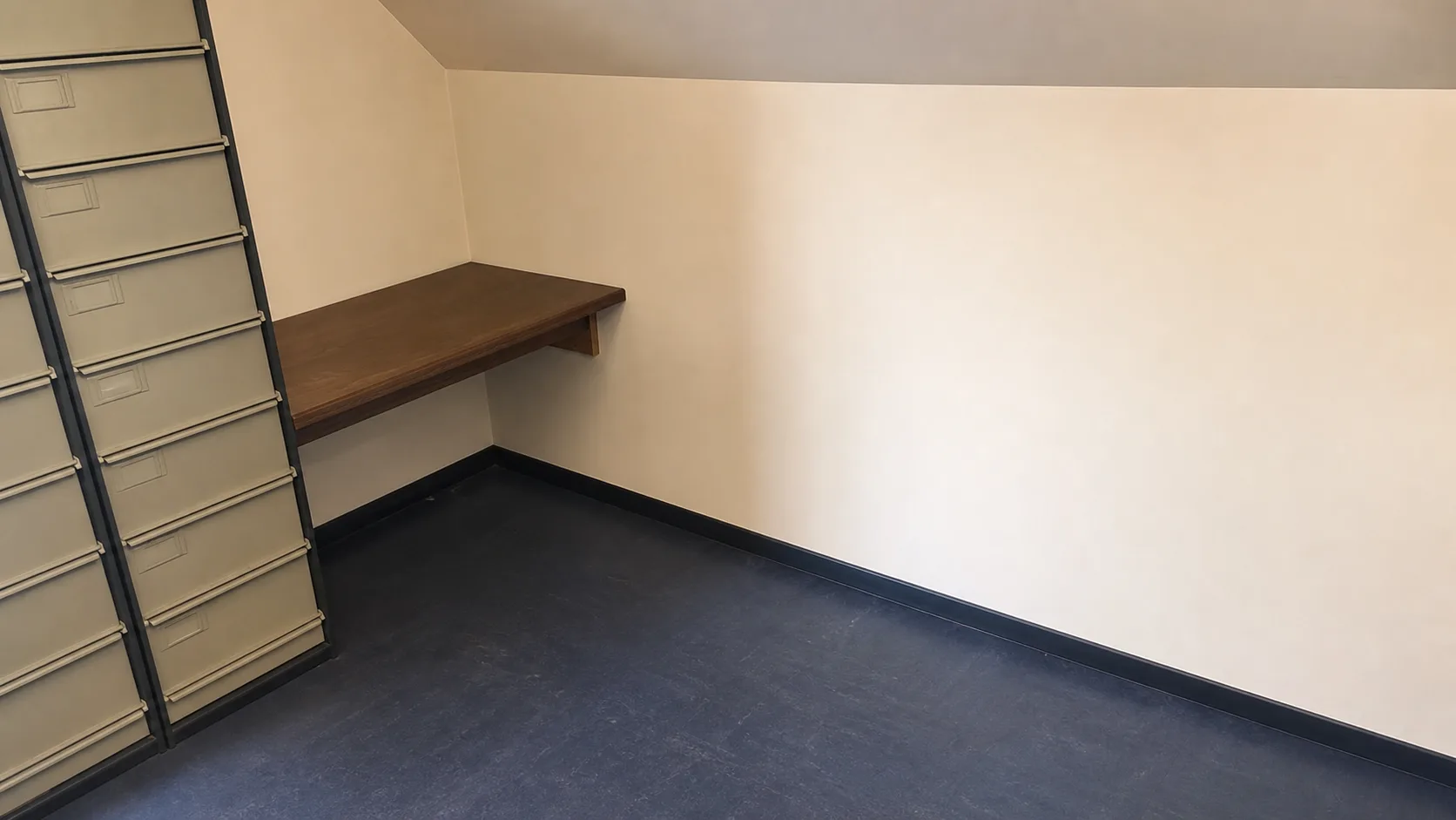 Après débarras à Diest — Pièce vidée de fond en comble