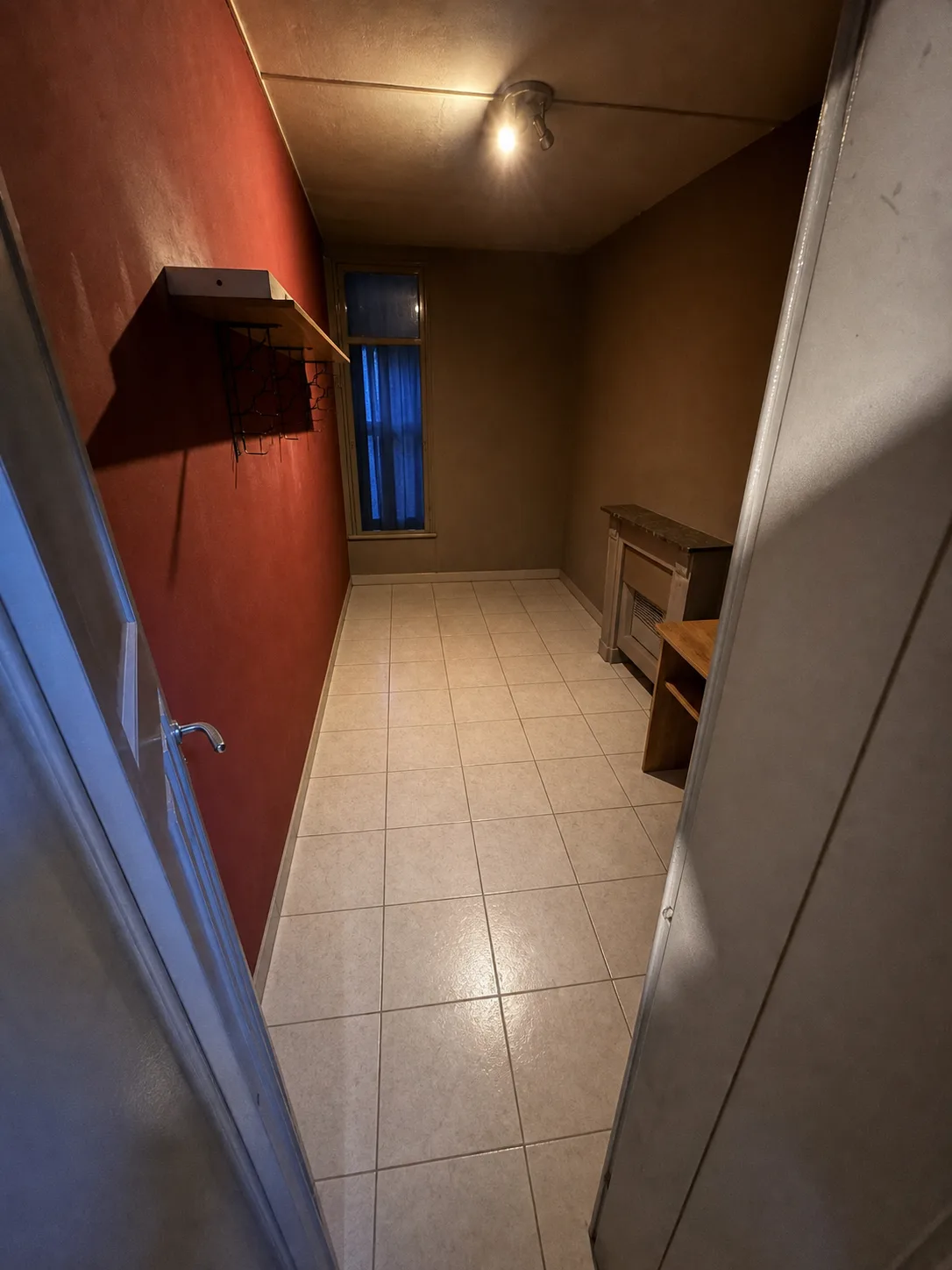 Après débarras à Beauraing — Chambre débarrassée, prête à repeindre