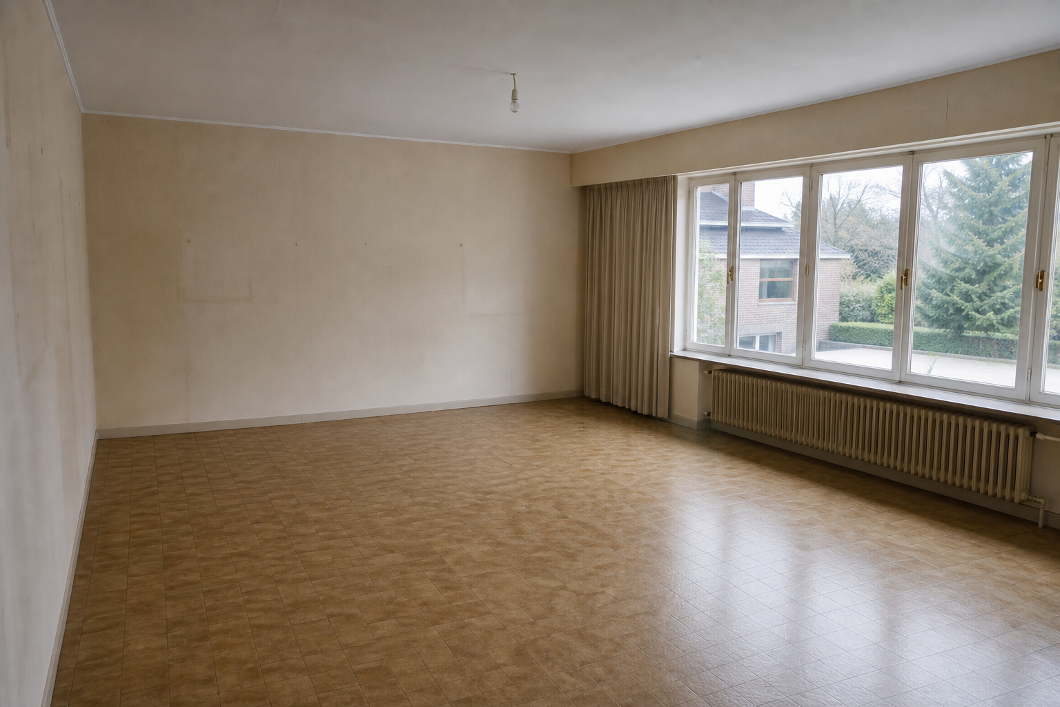 Vide maison de cité avec jardin à Aiseau-Presles : avant, en cours et après — après débarras
