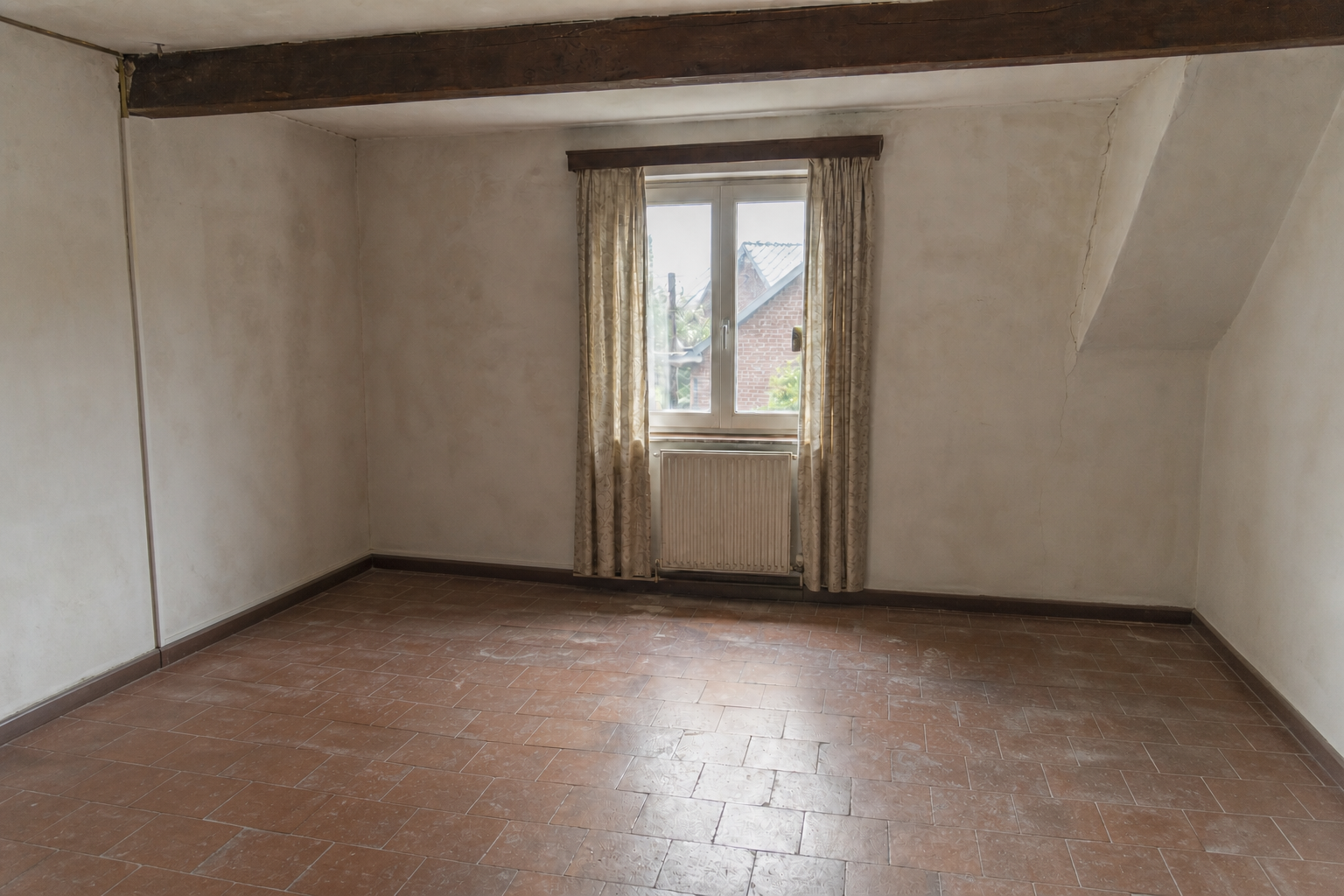 Vide maison villageoise avec grange à Asse : avant, en cours et après — après débarras
