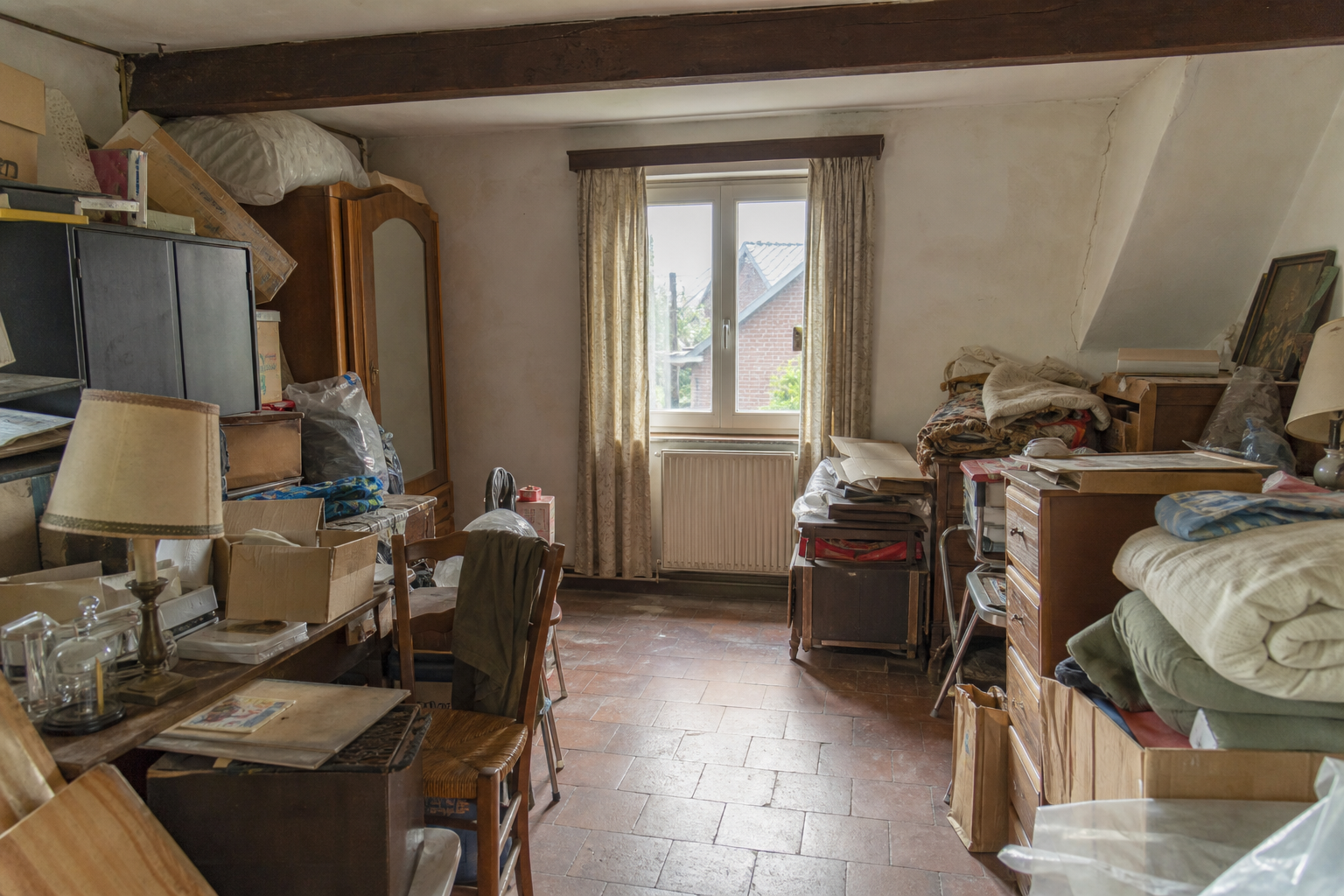 Vide maison villageoise avec grange à Asse : avant, en cours et après — avant débarras