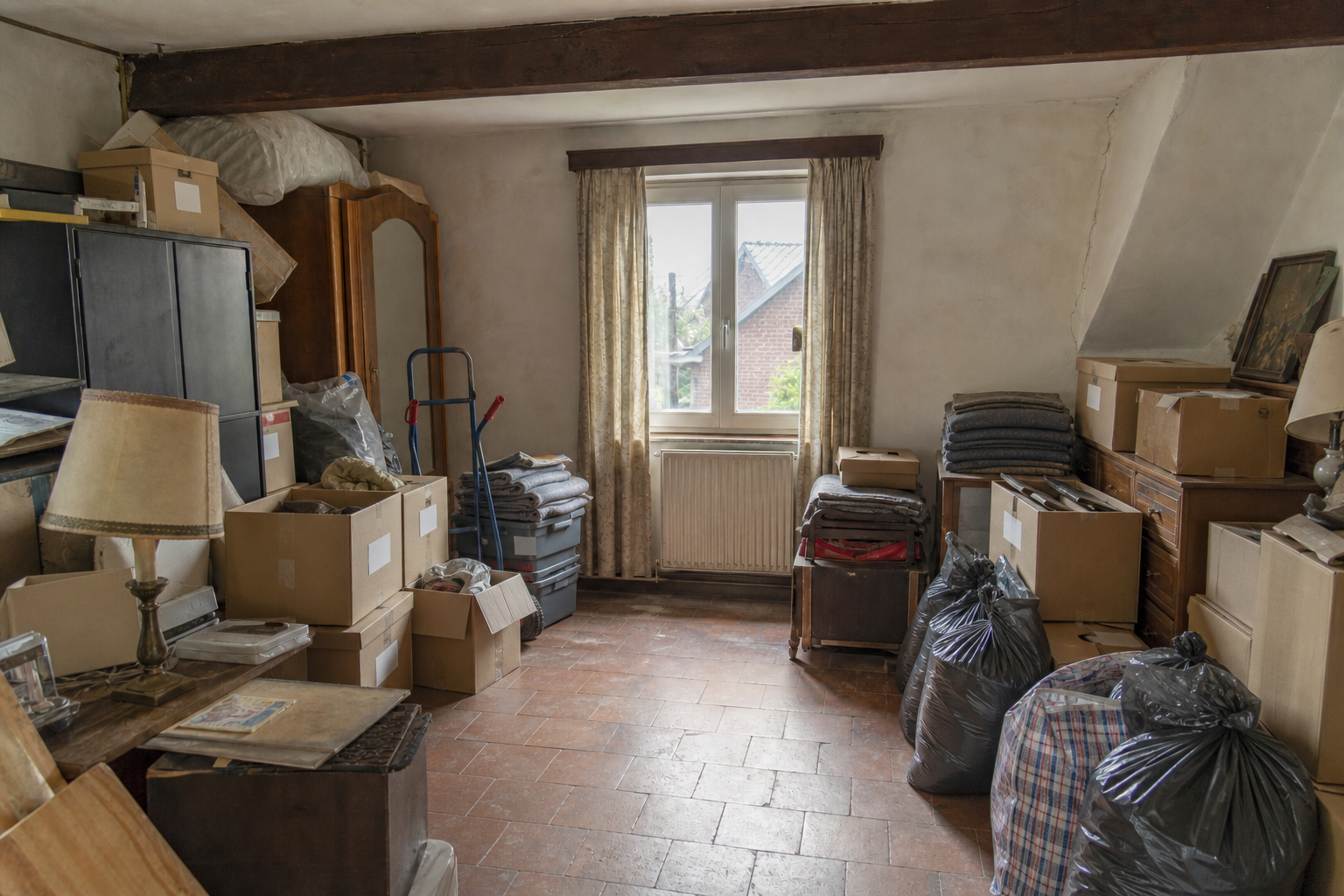 Vide maison villageoise avec grange à Asse : avant, en cours et après — intervention en cours