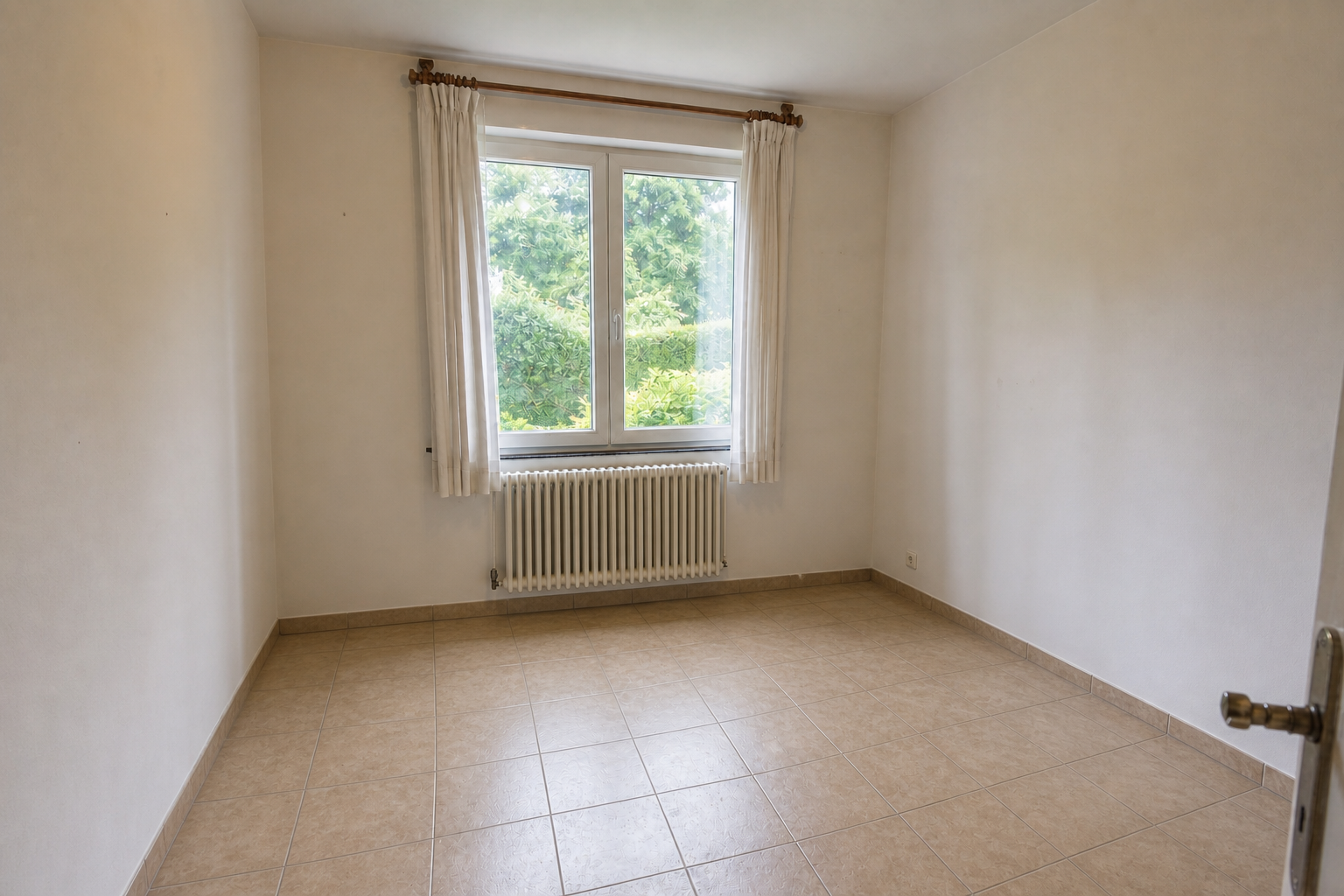 Vide maison pavillonnaire avec jardin à Auderghem : avant, en cours et après — après débarras