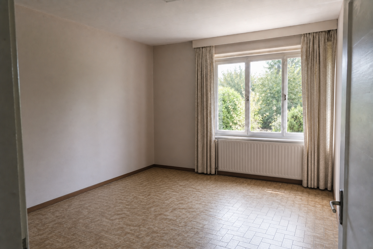 Vide villa avec bureau à domicile à Bierbeek : avant, en cours et après — après débarras