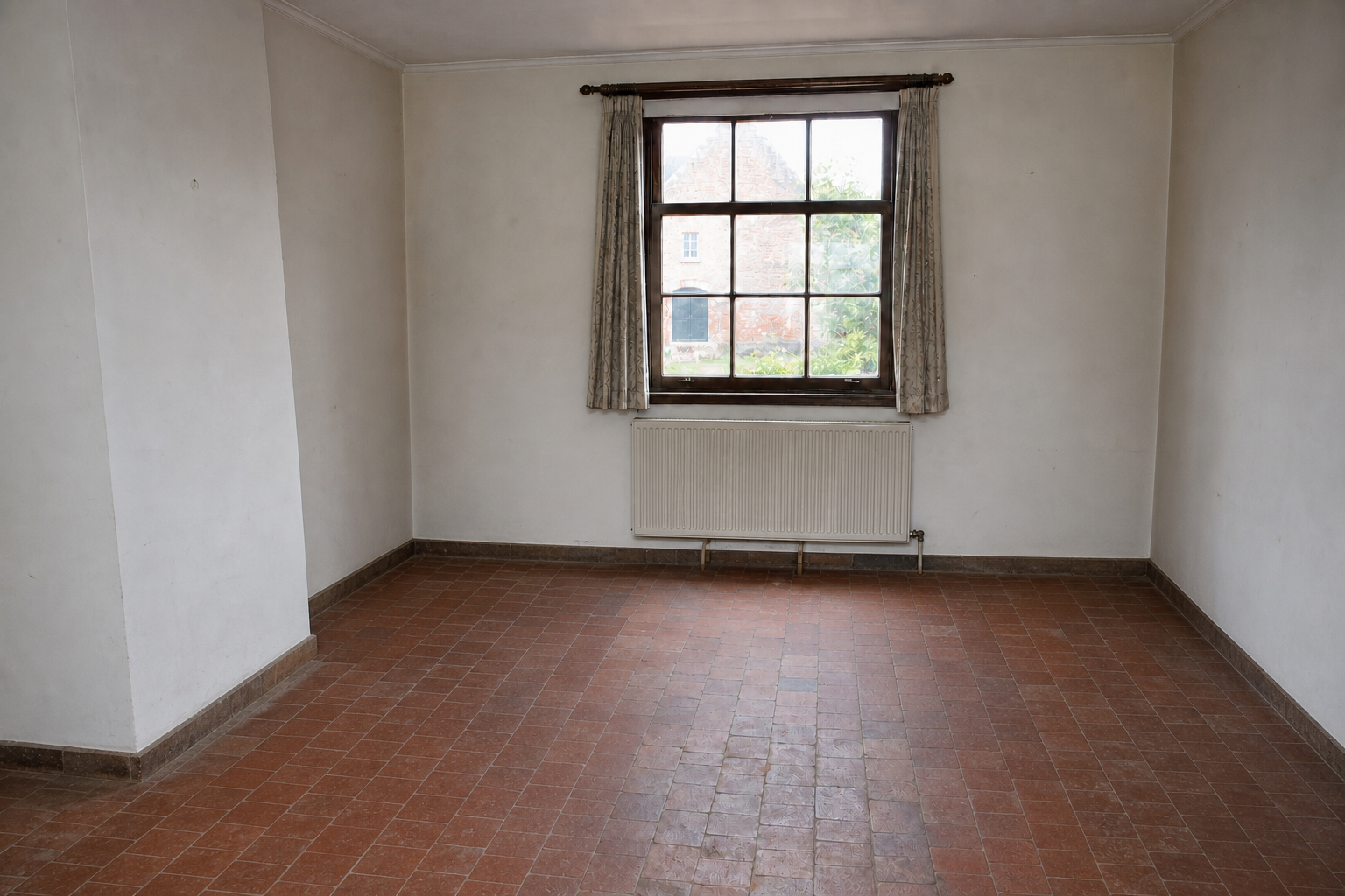 Vide maison villageoise avec grange à Brecht : avant, en cours et après — après débarras