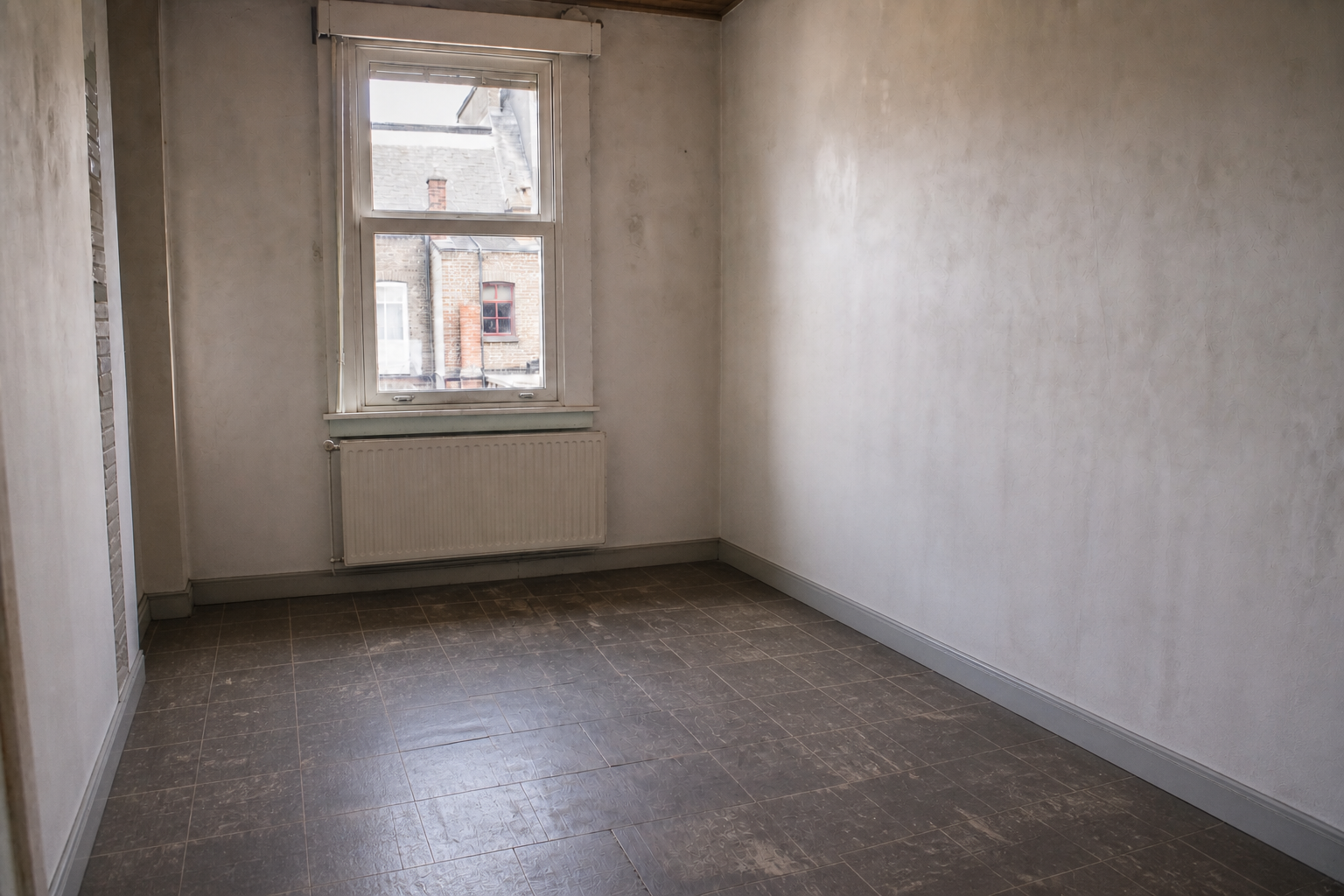 Vide maison ouvrière à Court-Saint-Étienne : avant, en cours et après — après débarras