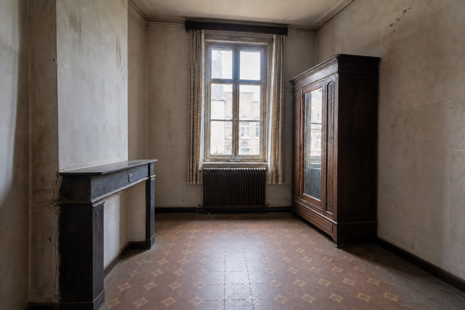 Vide maison ancienne en centre historique à Diest : avant, en cours et après — après débarras