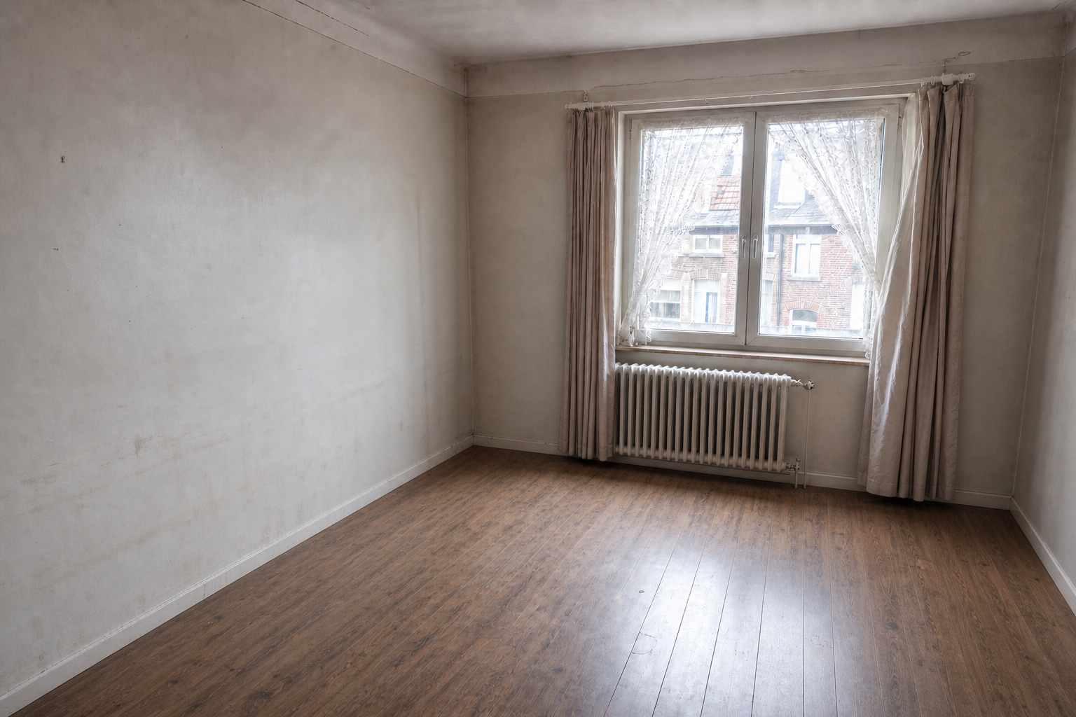 Vide appartement en maison ouvrière divisée à Dison : avant, en cours et après — après débarras