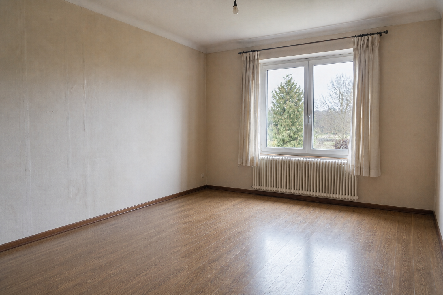 Vide villa quatre façades à Donceel : avant, en cours et après — après débarras