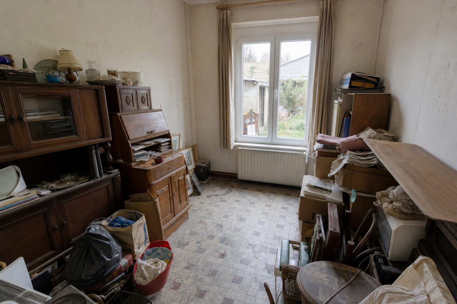 Vide maison de coron à Dour : avant, en cours et après — avant débarras