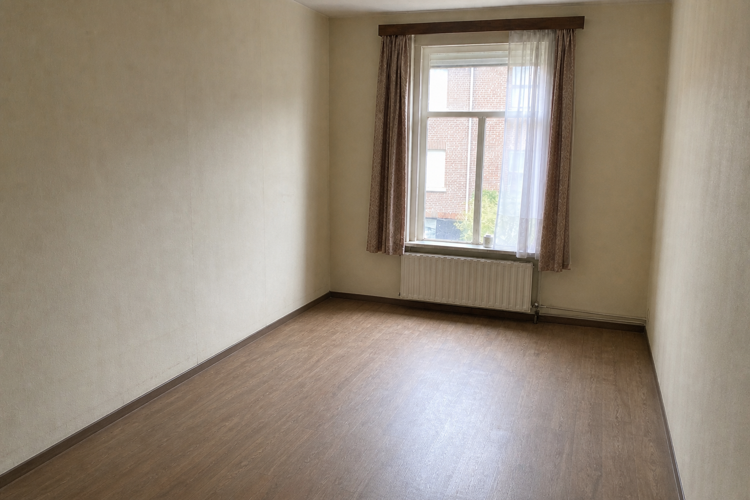 Vide maison mitoyenne à Duffel : avant, en cours et après — après débarras