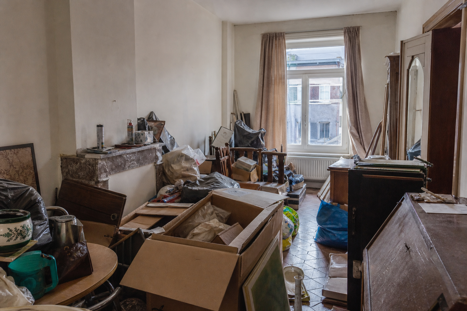 Vide maison mitoyenne à Floreffe : avant, en cours et après — avant débarras