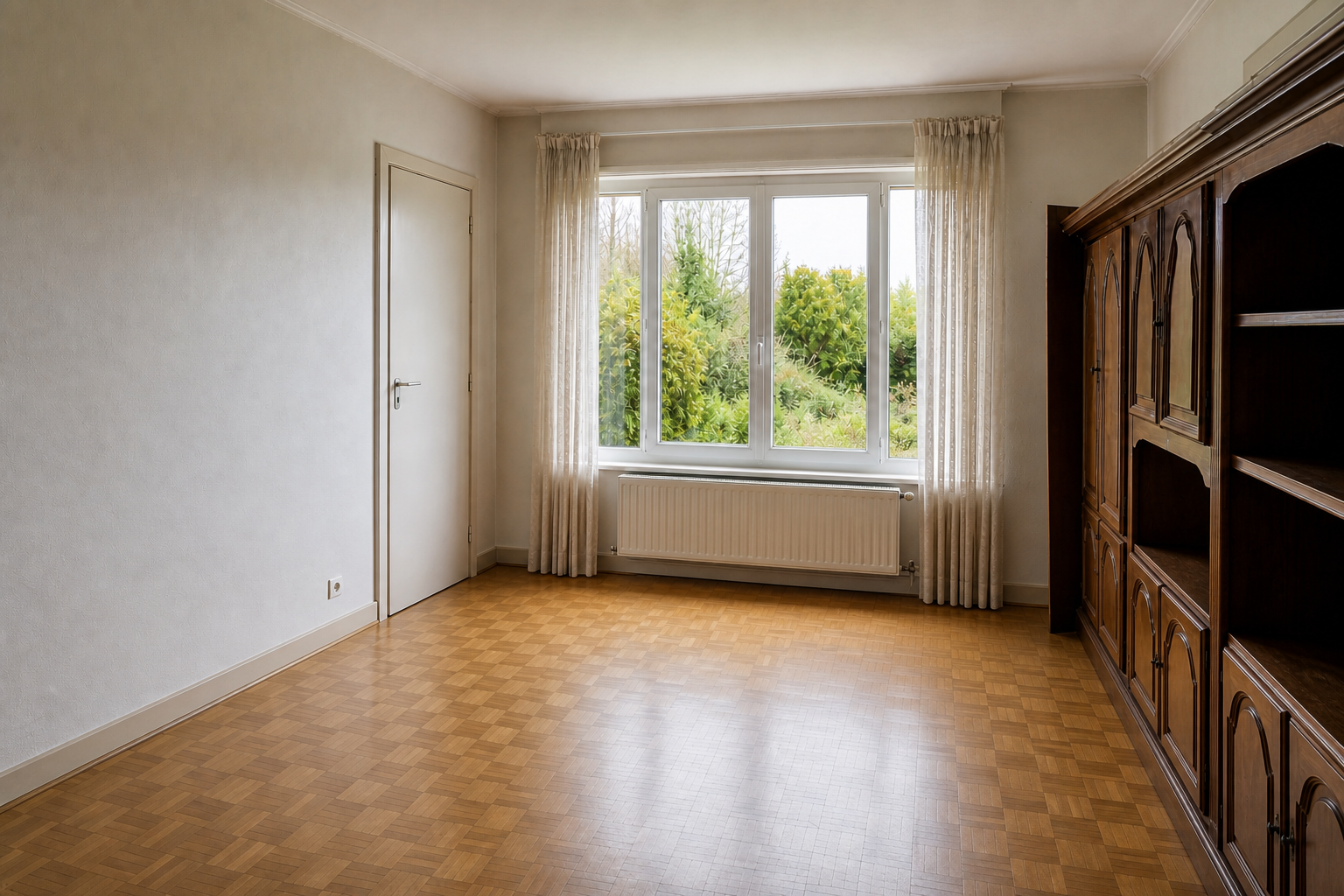Vide villa quatre façades à Genappe : avant, en cours et après — après débarras