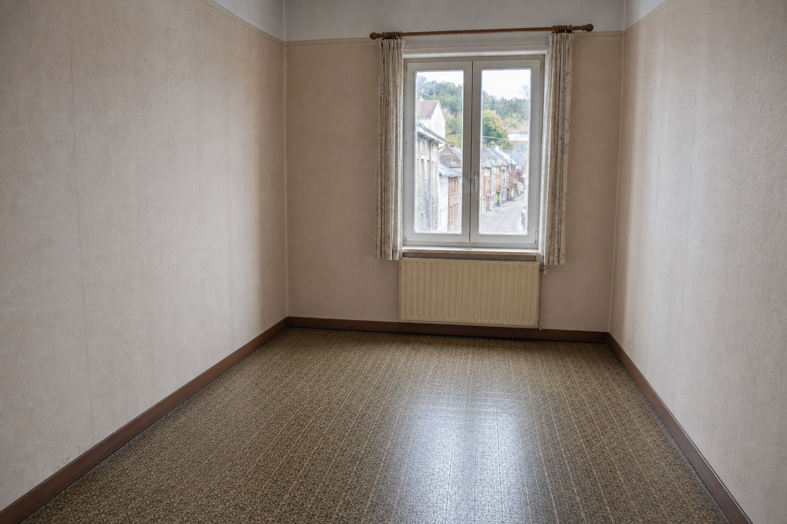 Vide maison en pente avec cave à Geraardsbergen : avant, en cours et après — après débarras