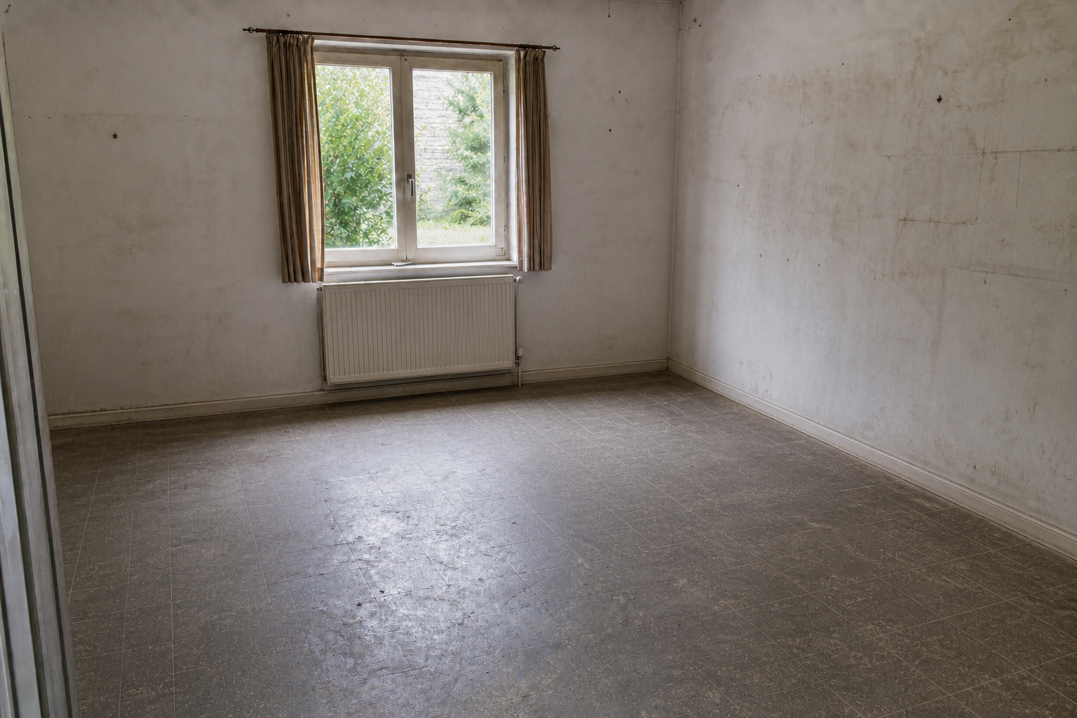 Vide garage-atelier à Gesves : avant, en cours et après — après débarras