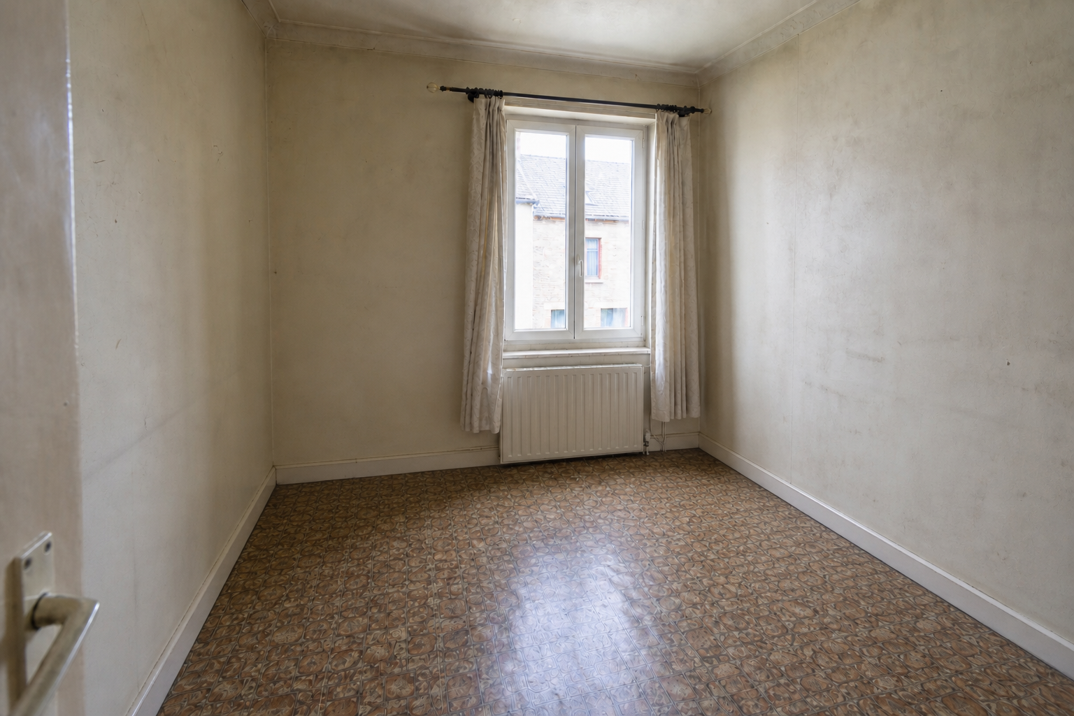 Vide maison ouvrière à Hensies : avant, en cours et après — après débarras