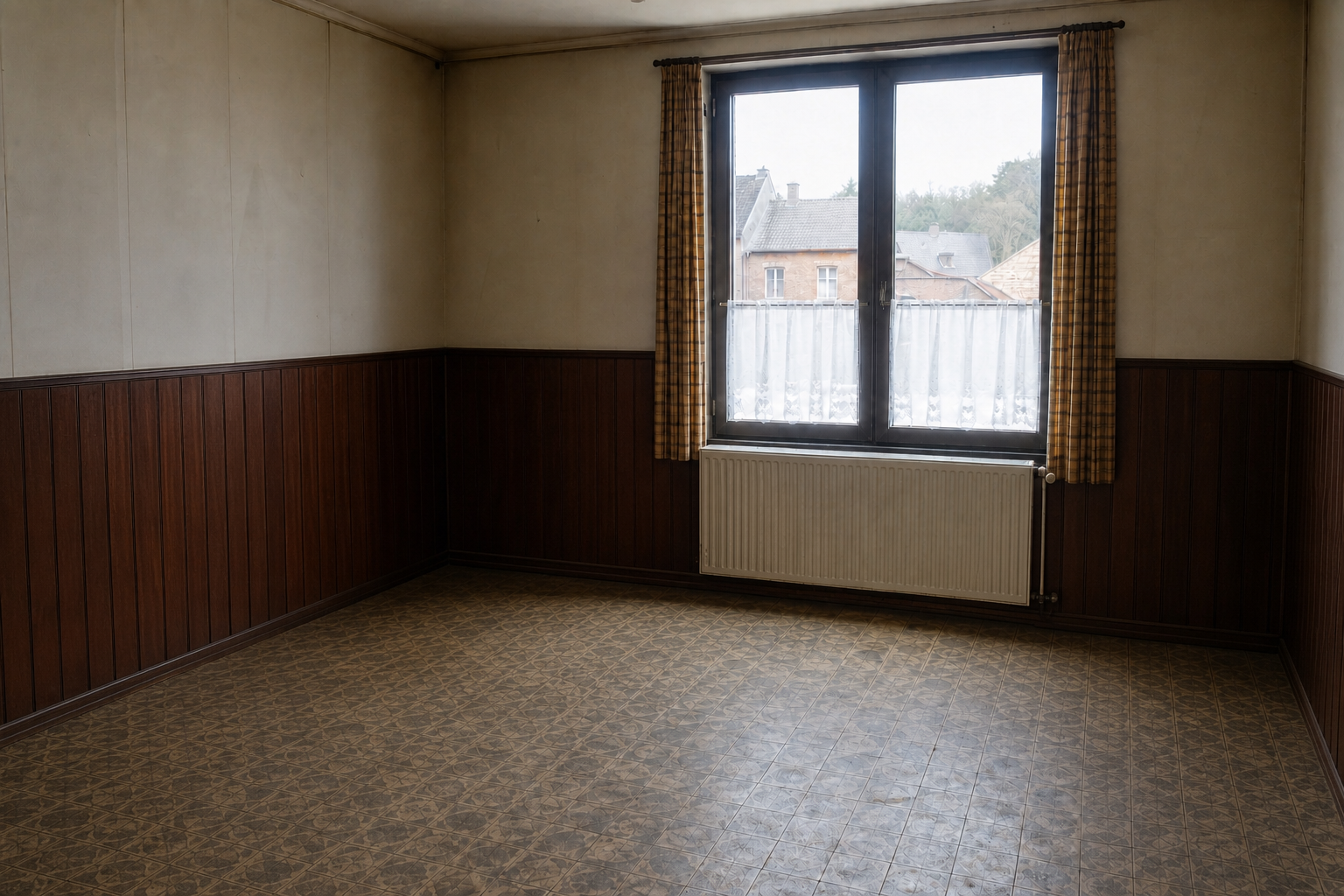 Vide ancien café avec logement à Hoegaarden : avant, en cours et après — après débarras
