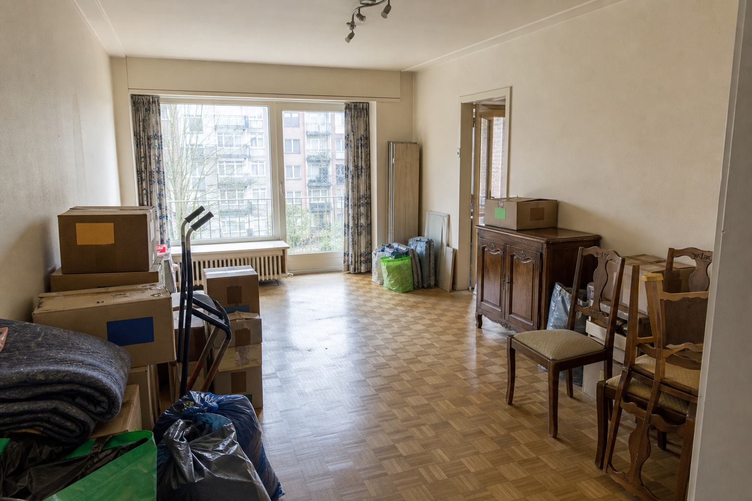 Vide appartement à Kraainem : avant, en cours et après — intervention en cours