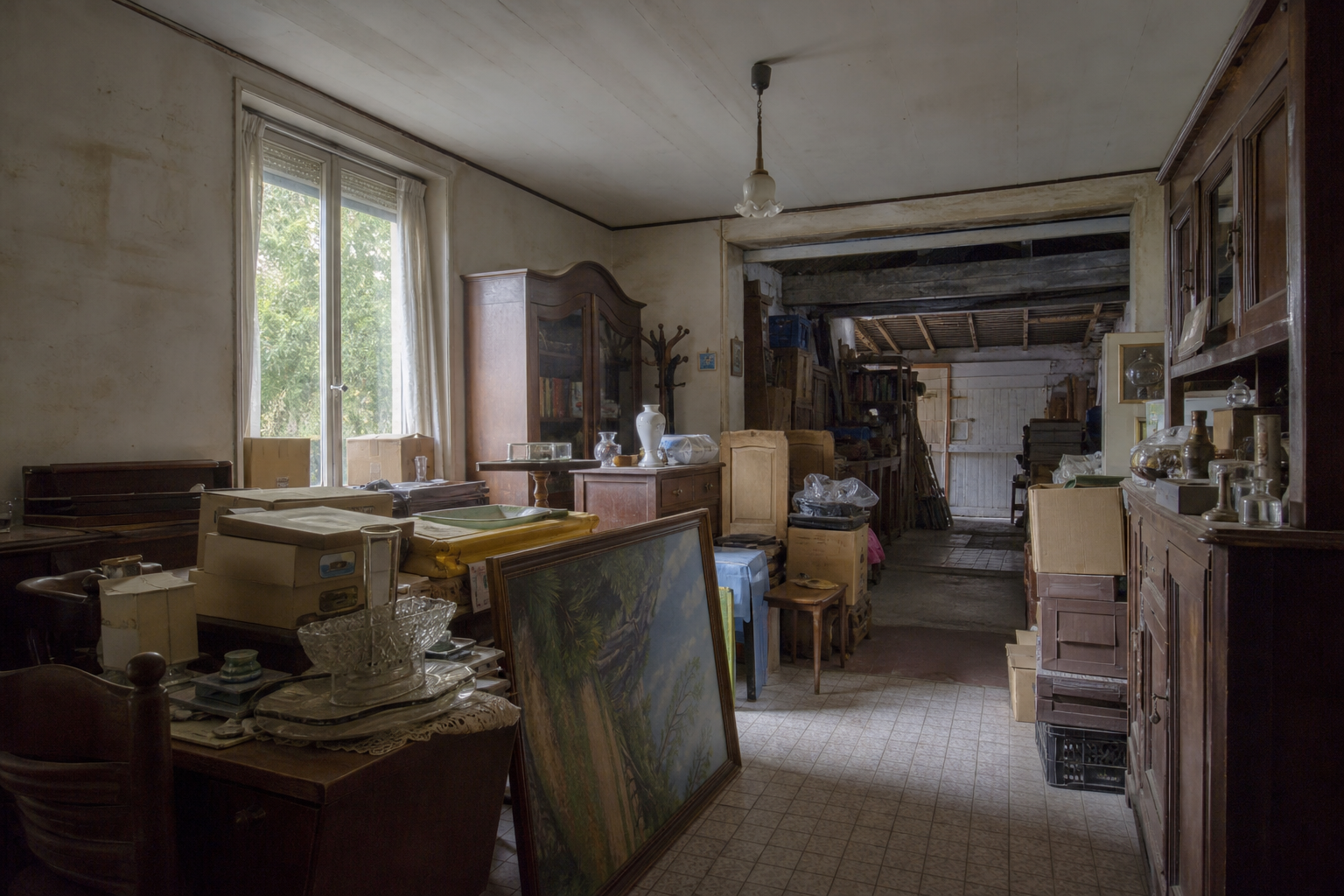 Vide maison villageoise avec grange à Les Bons Villers : avant, en cours et après — avant débarras