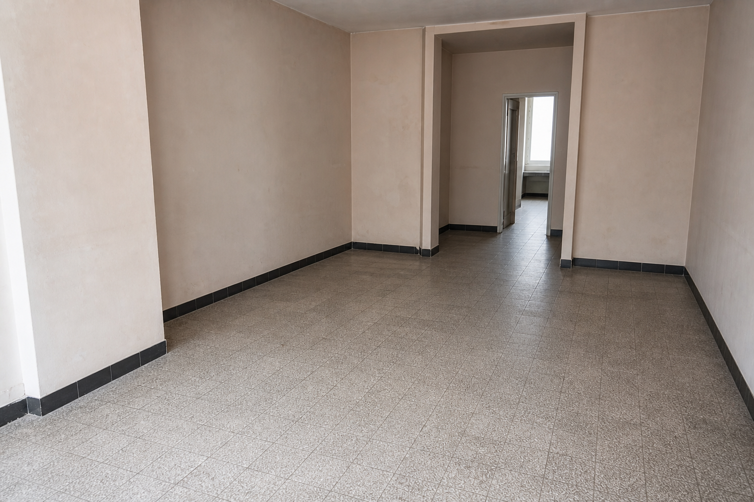 Vide commerce avec logement à Leuze-en-Hainaut : avant, en cours et après — après débarras
