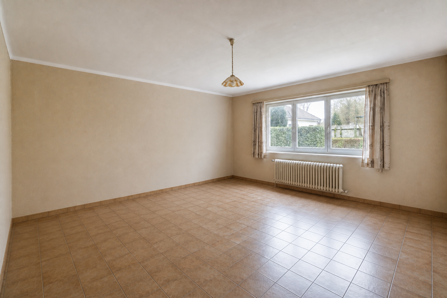 Vide maison de plain-pied à Lincent : avant, en cours et après — après débarras