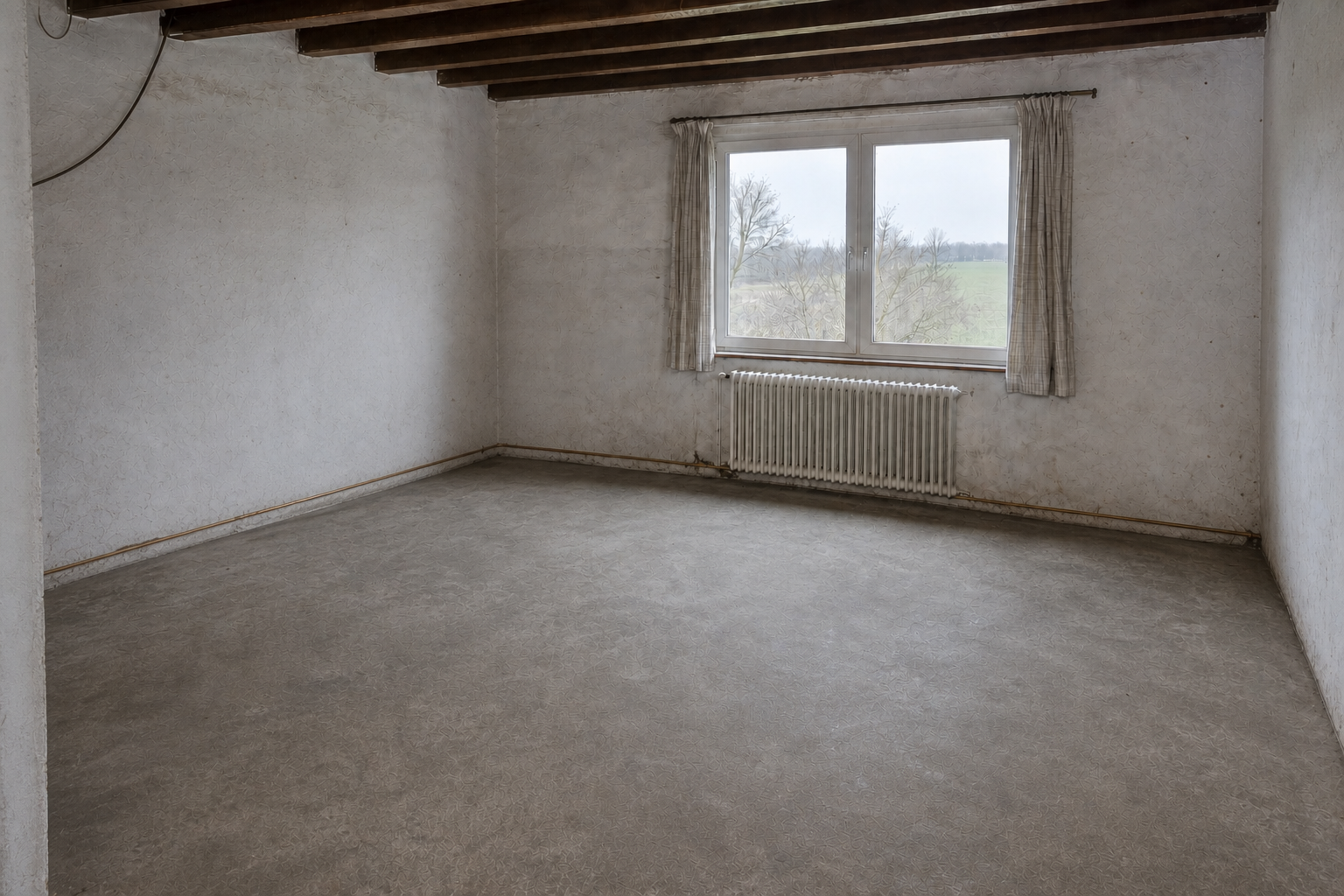 Vide garage-atelier à Linter : avant, en cours et après — après débarras