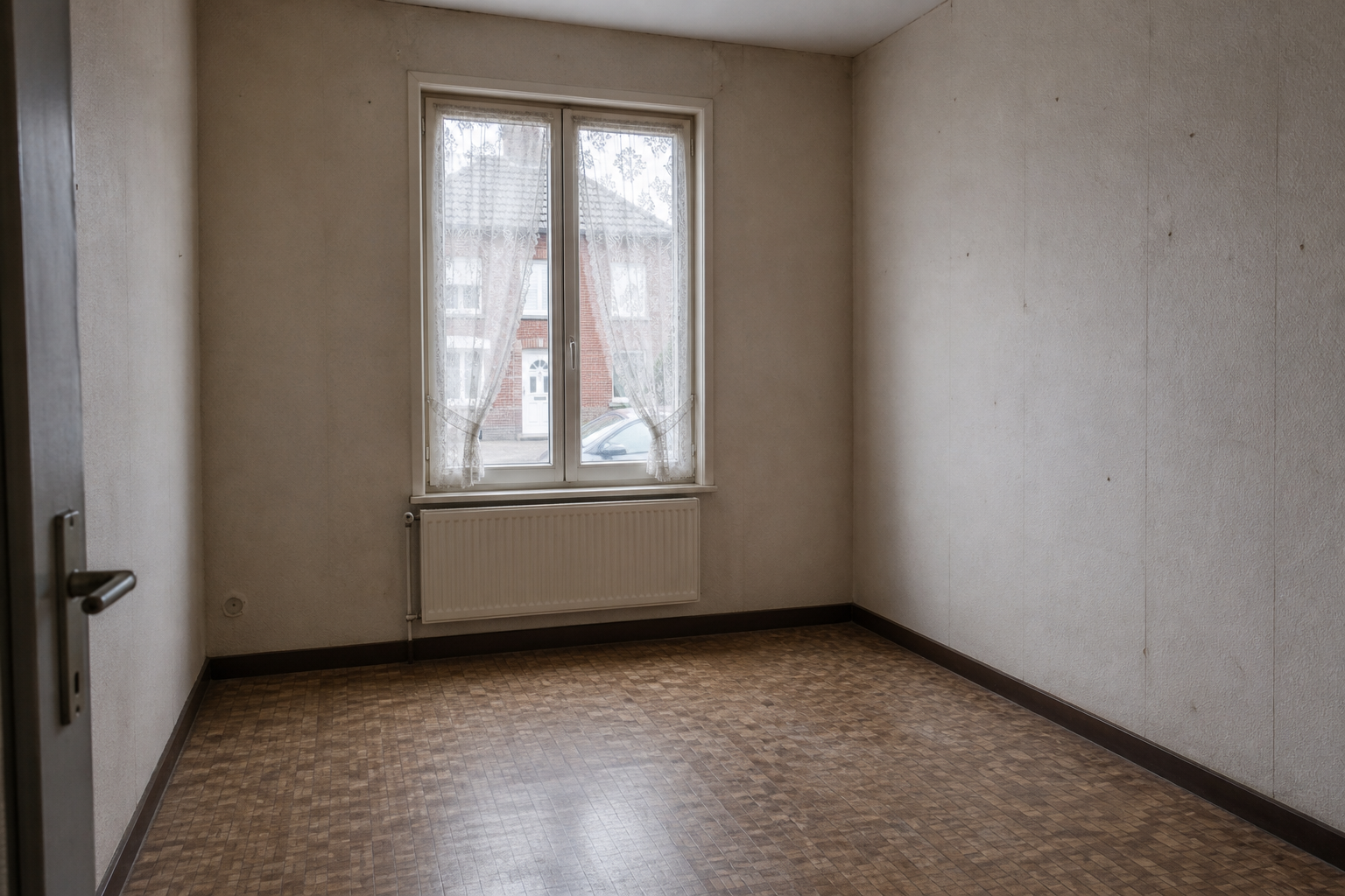 Vide maison ouvrière à Meulebeke : avant, en cours et après — après débarras