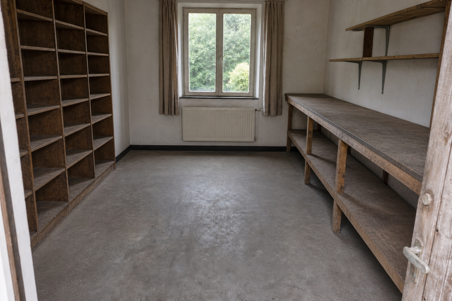Vide maison avec garage-atelier à Neufchâteau : avant, en cours et après — après débarras