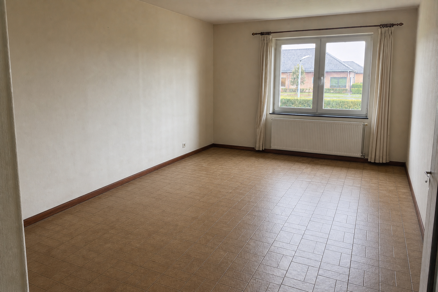Vide bungalow à Olen : avant, en cours et après — après débarras
