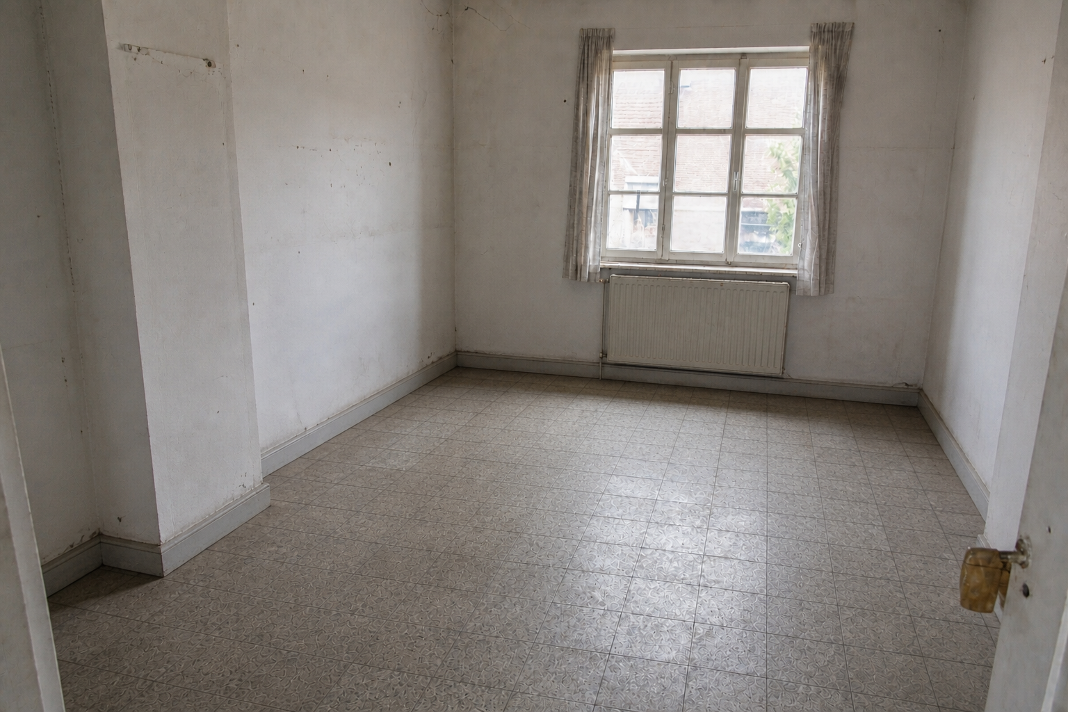 Vide garage-atelier à Oostrozebeke : avant, en cours et après — après débarras