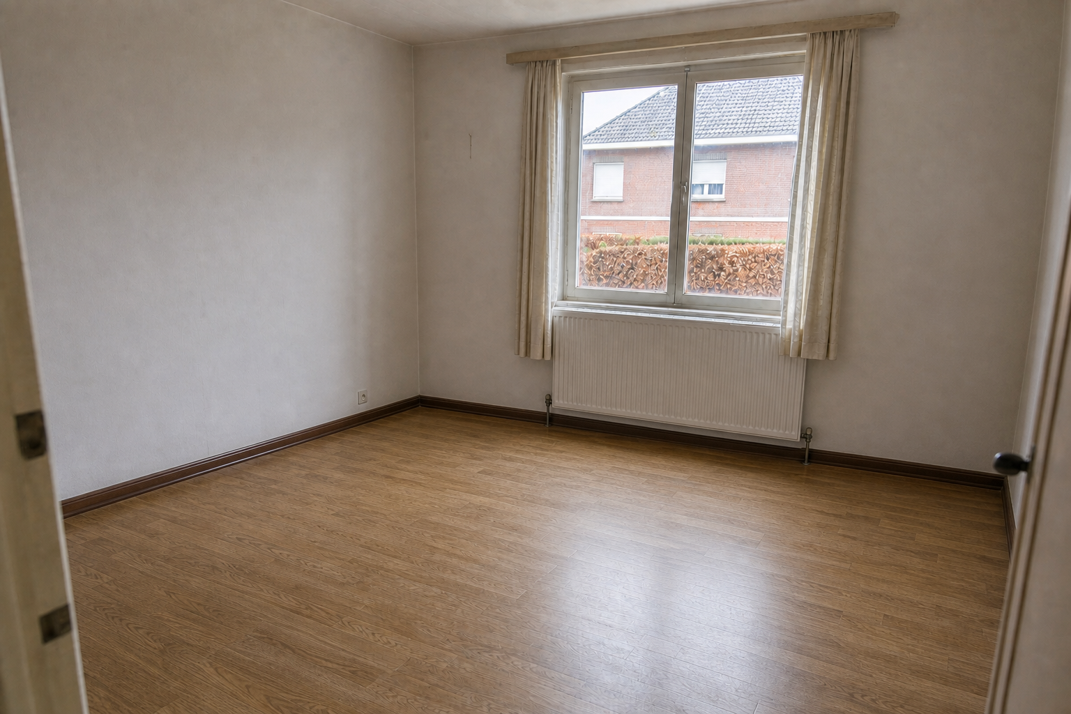 Vide maison individuelle avec combles à Pelt : avant, en cours et après — après débarras