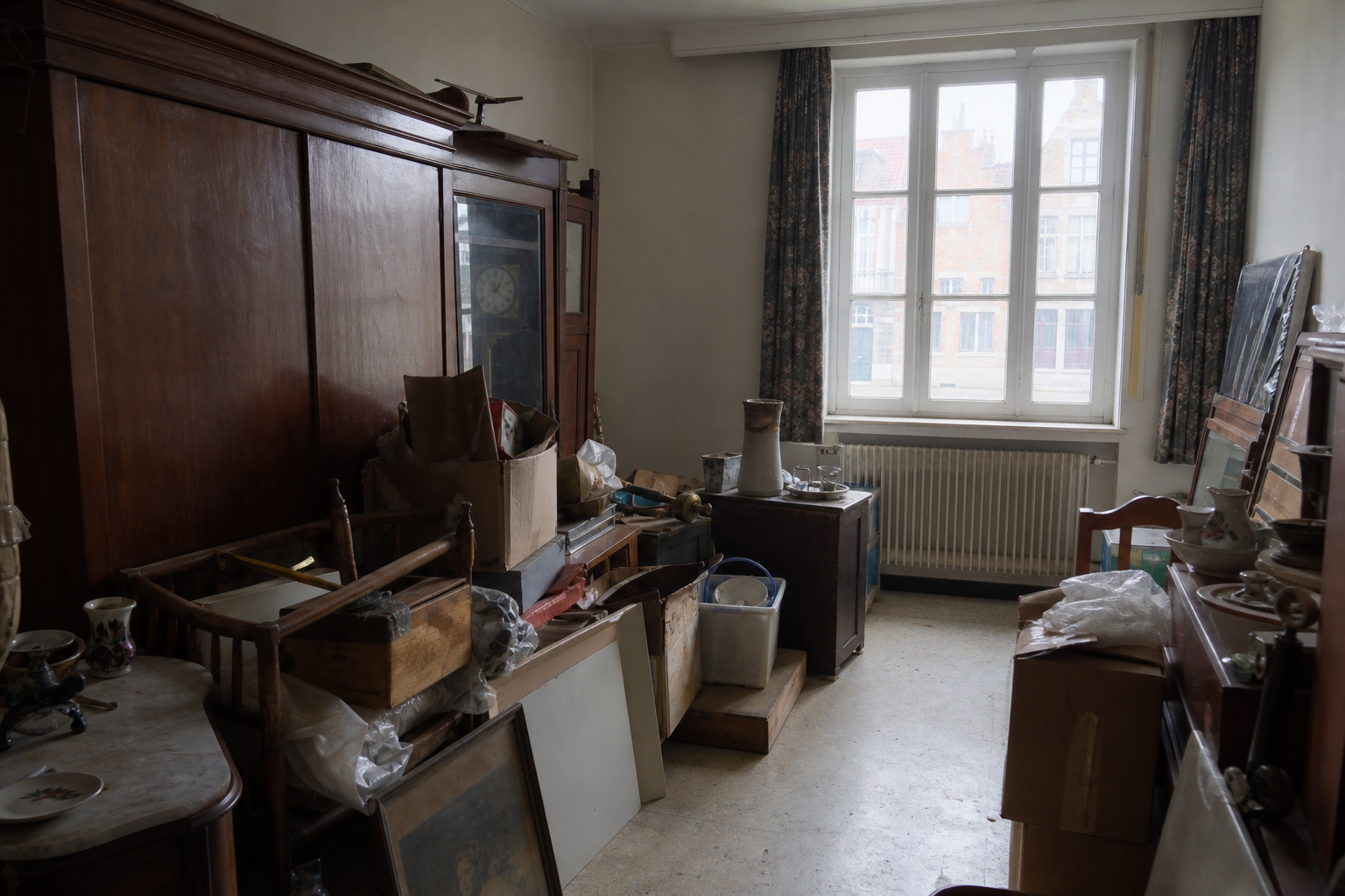 Vide commerce à Poperinge : avant, en cours et après — avant débarras