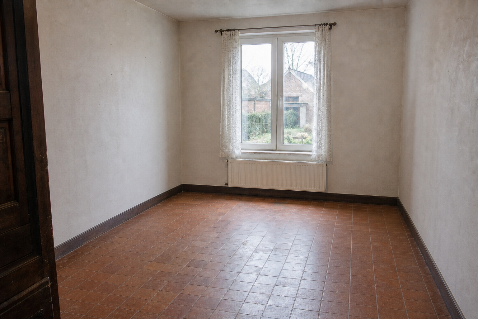 Vide maison villageoise avec grange à Ravels : avant, en cours et après — après débarras