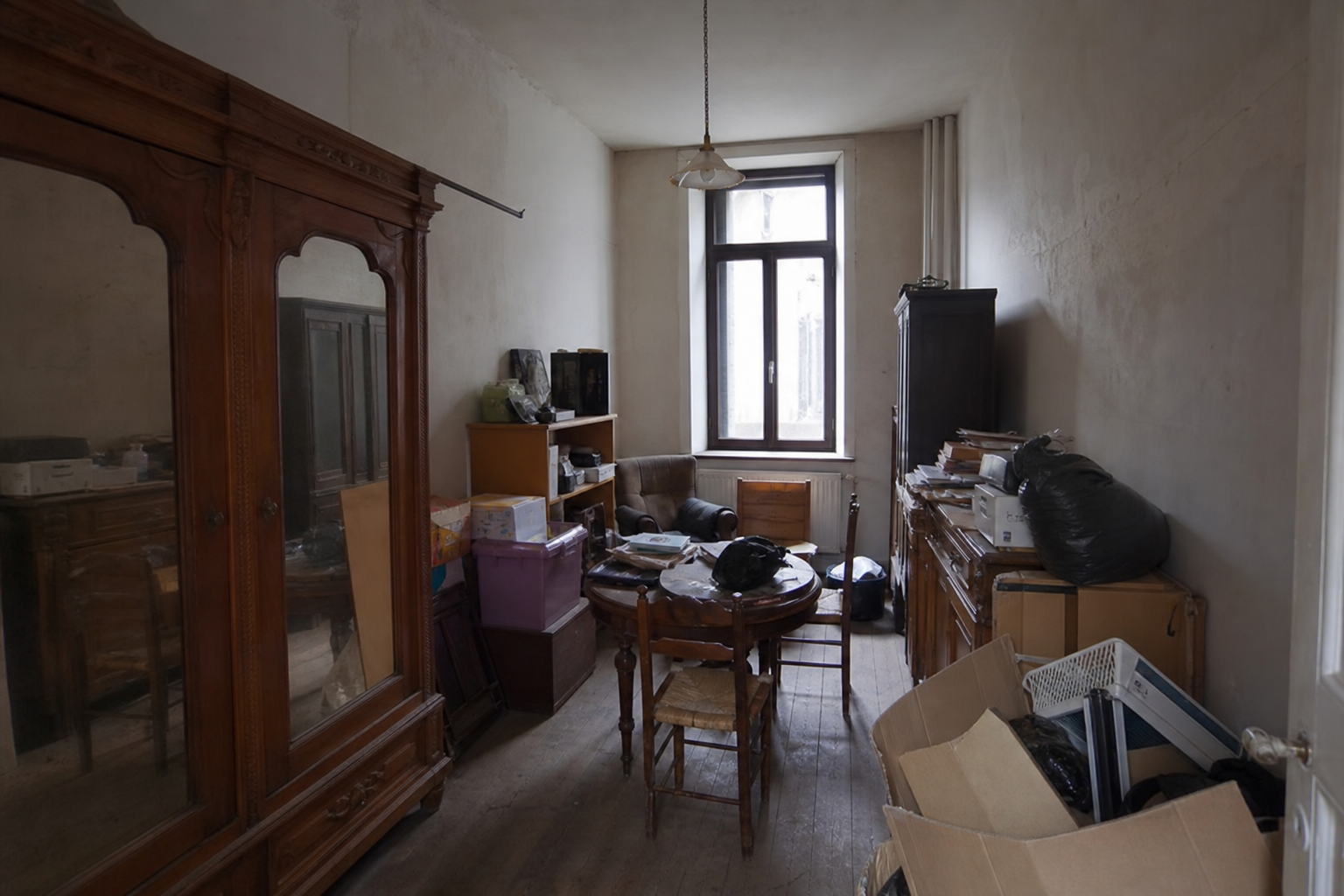 Vide maison ouvrière à Rebecq : avant, en cours et après — avant débarras