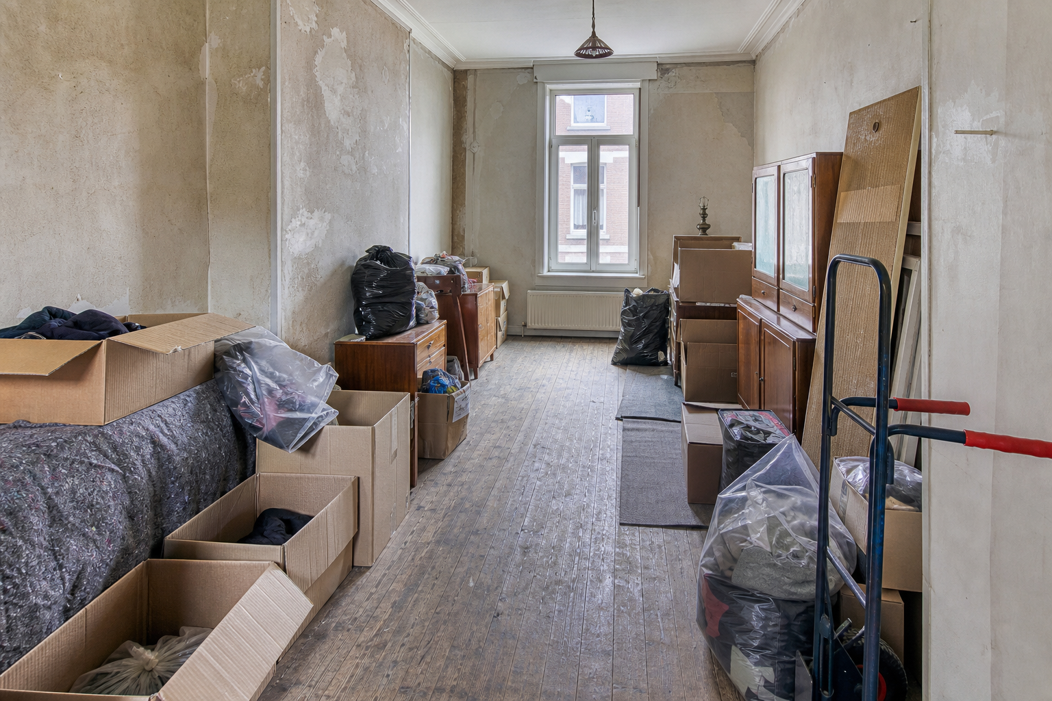 Vide maison ouvrière à Rebecq : avant, en cours et après — intervention en cours