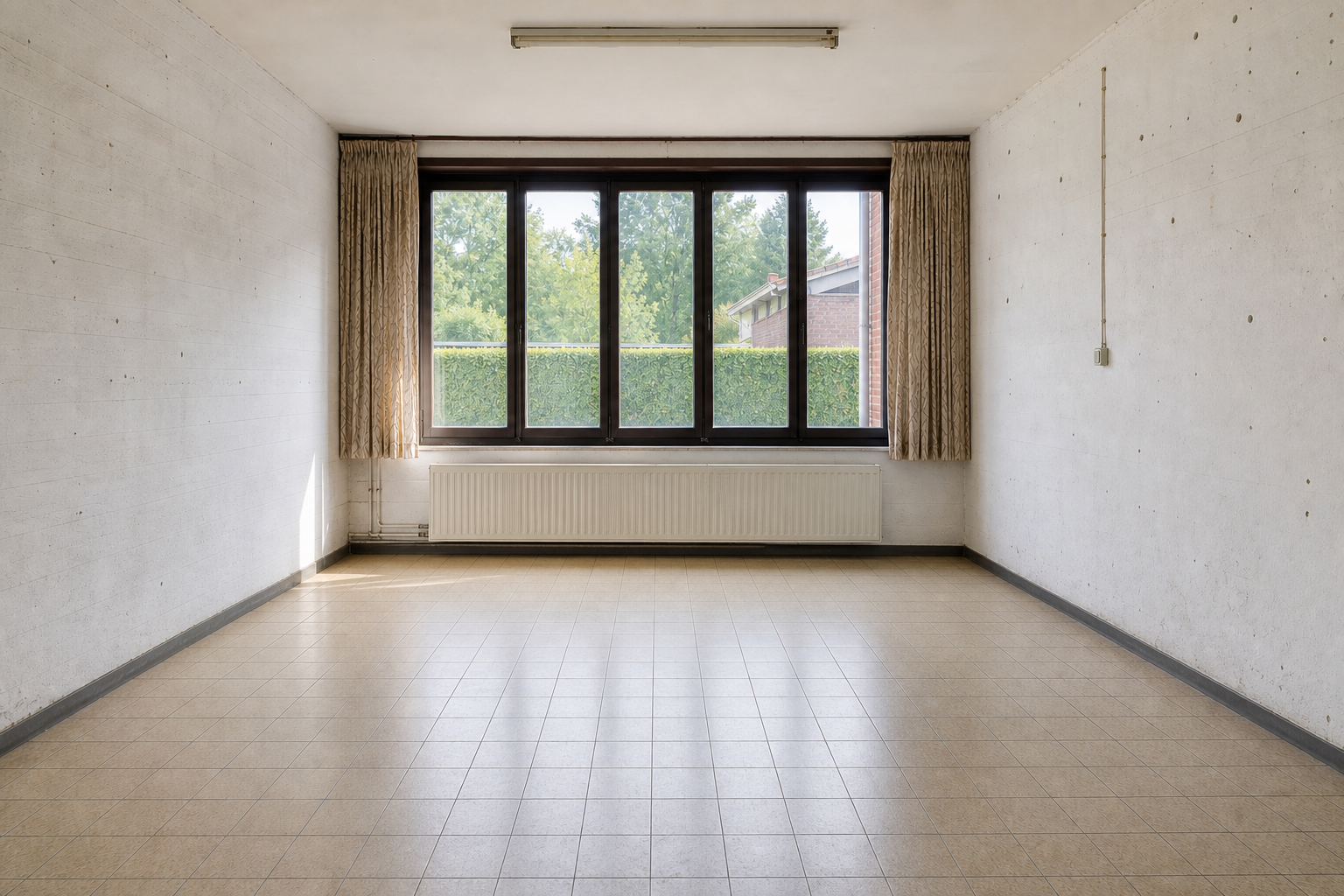 Vide garage-atelier à Rijkevorsel : avant, en cours et après — après débarras