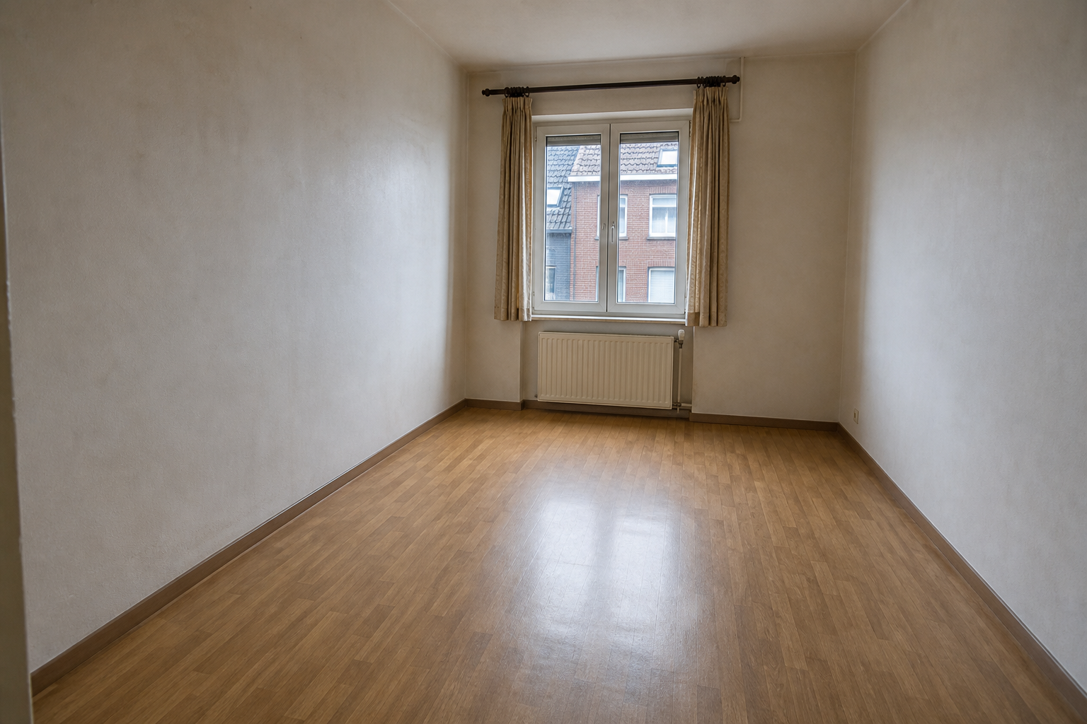 Vide appartement après départ en maison de repos à Saint-Ghislain : avant, en cours et après — après débarras