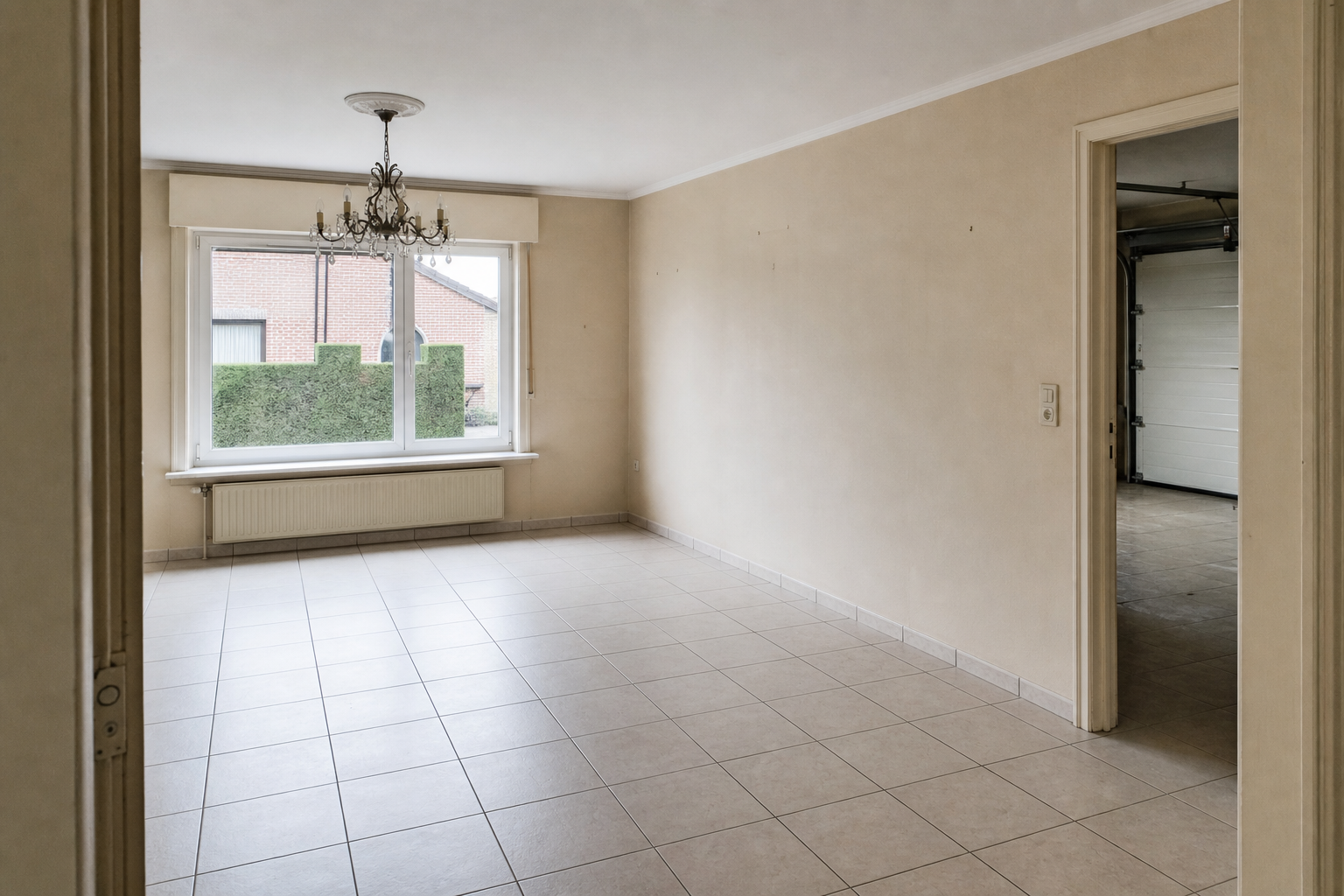 Vide villa quatre façades à Seneffe : avant, en cours et après — après débarras