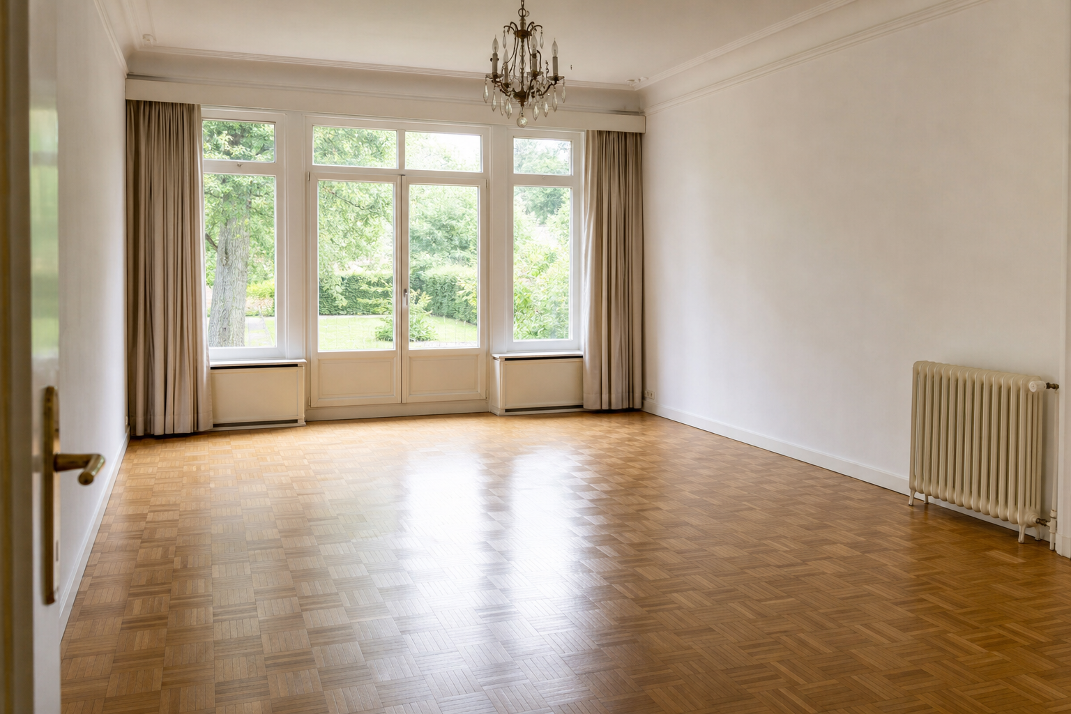 Vide villa quatre façades à Rhode-Saint-Genèse : avant, en cours et après — après débarras
