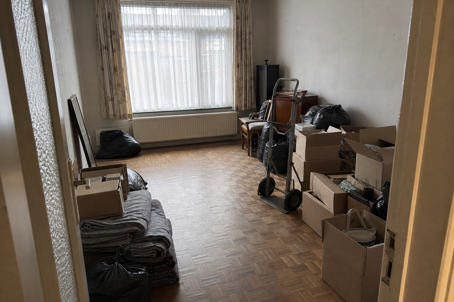 Vide maison mitoyenne à Sint-Pieters-Leeuw : avant, en cours et après — intervention en cours