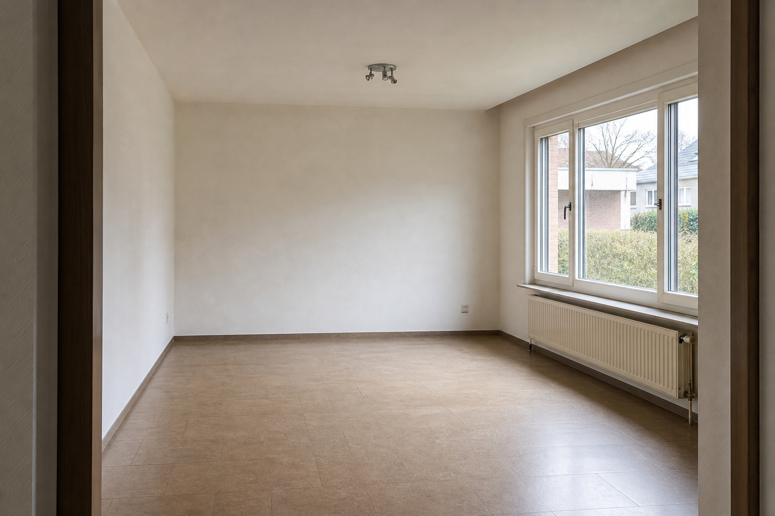 Vide bungalow résidentiel à Vosselaar : avant, en cours et après — après débarras