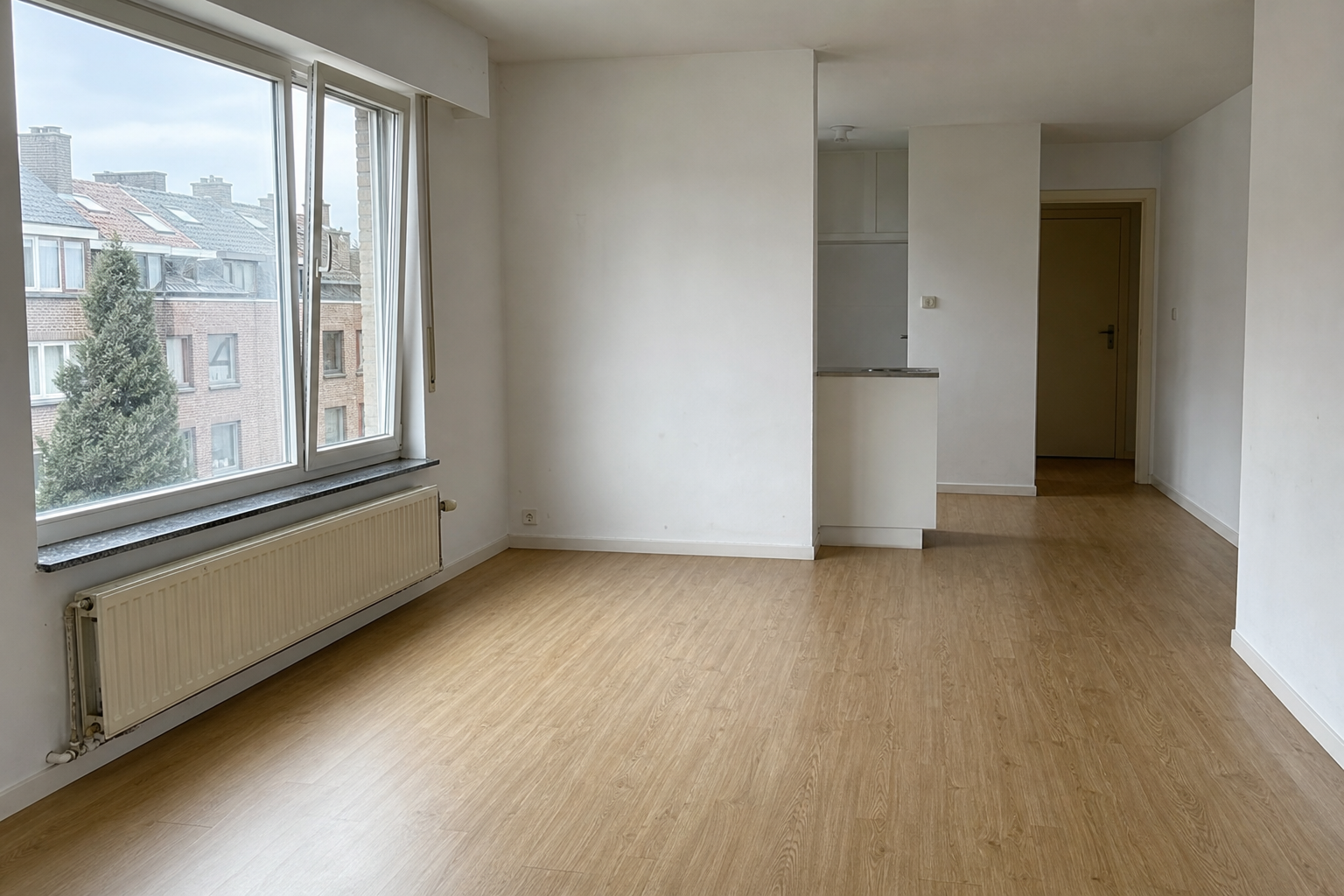 Vide appartement après départ à Waregem : avant, en cours et après — après débarras