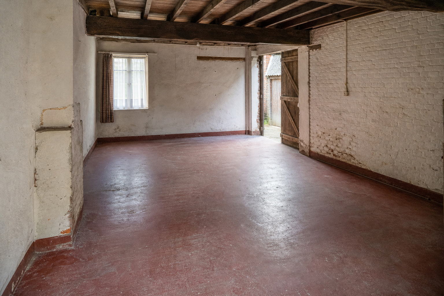 Vide maison villageoise avec grange à Wingene : avant, en cours et après — après débarras